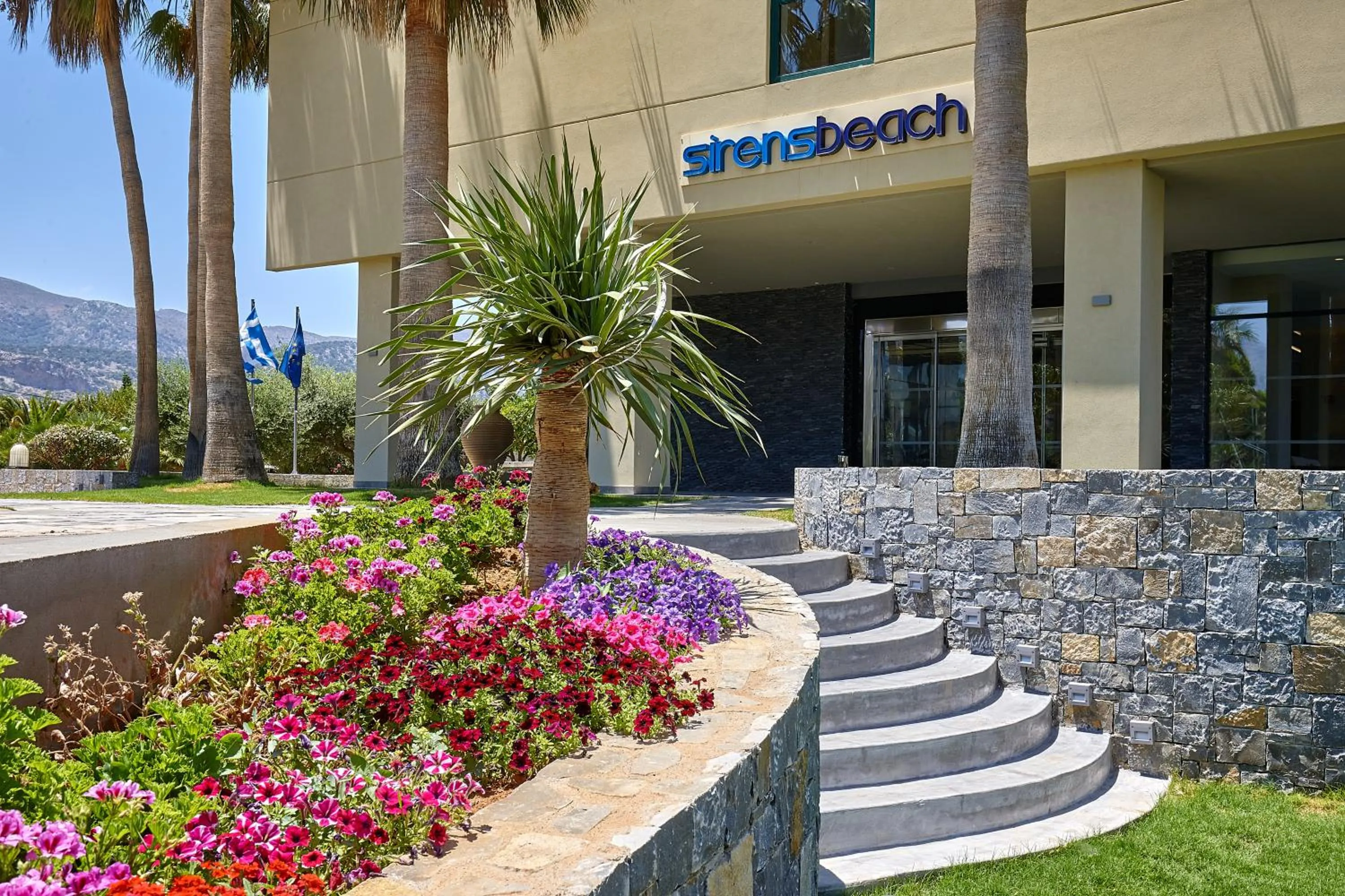 Facade/entrance in Sirens Beach & Village