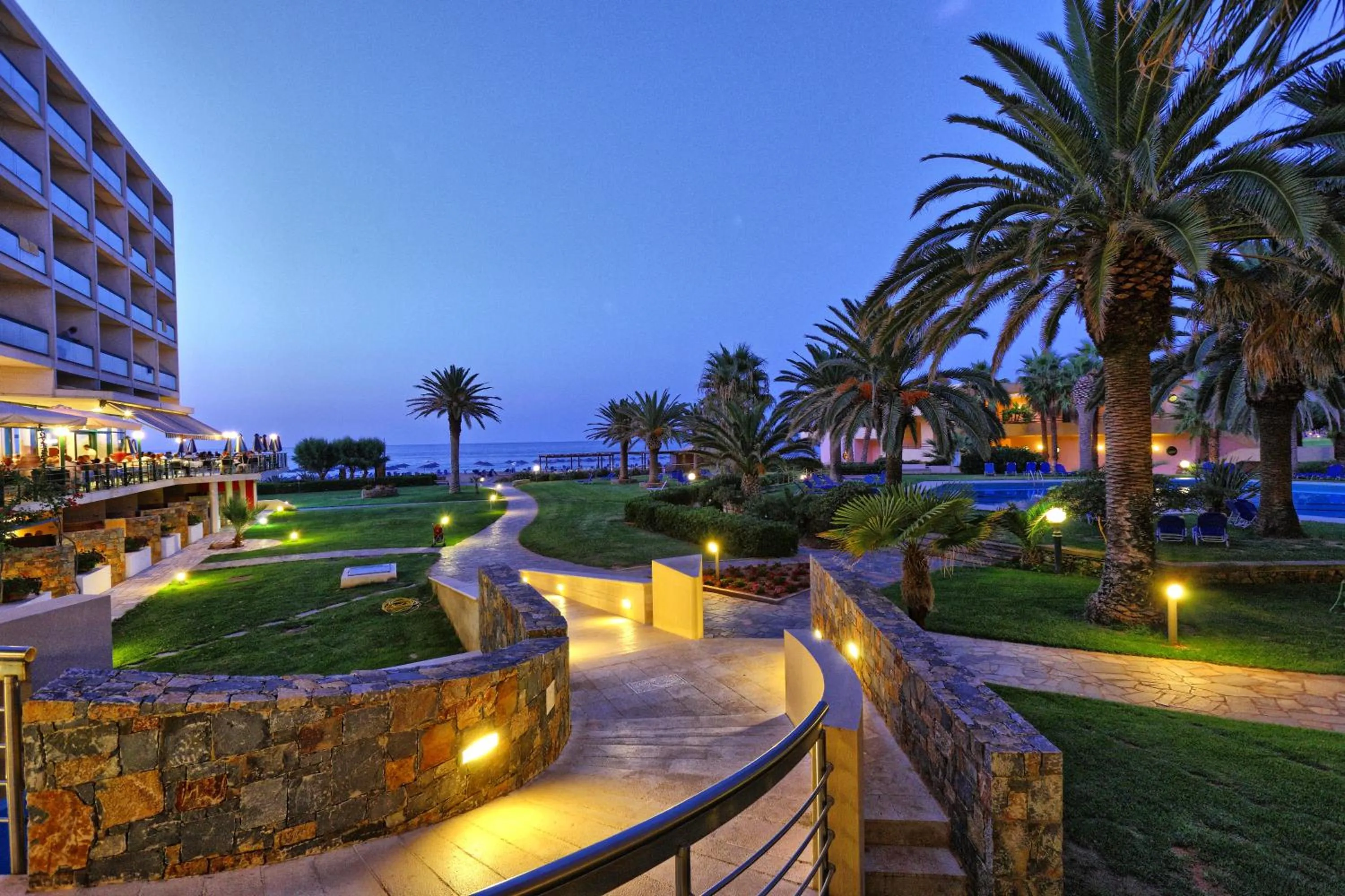 Night in Sirens Beach & Village