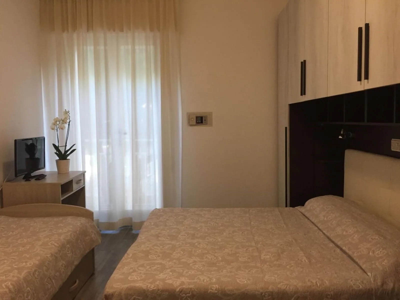 Communal lounge/ TV room in Hotel Elsa