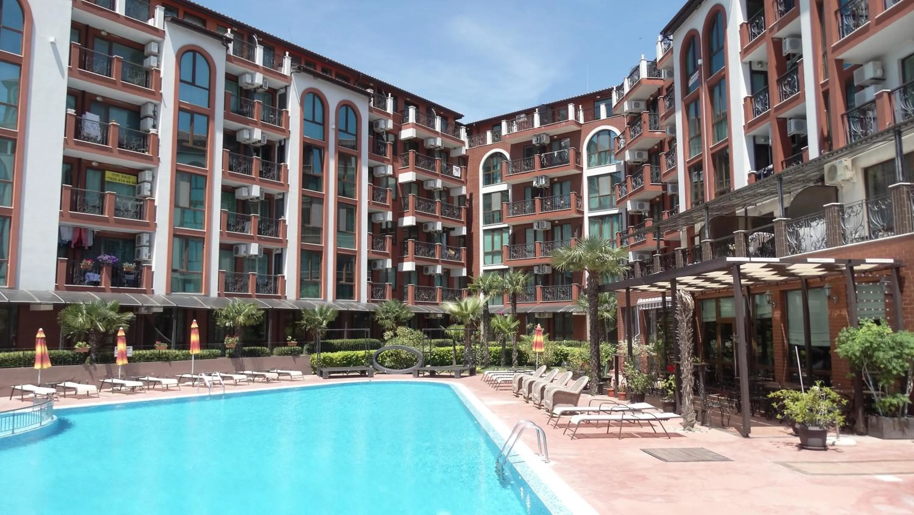 Property building in Chateau del Marina Apart Complex