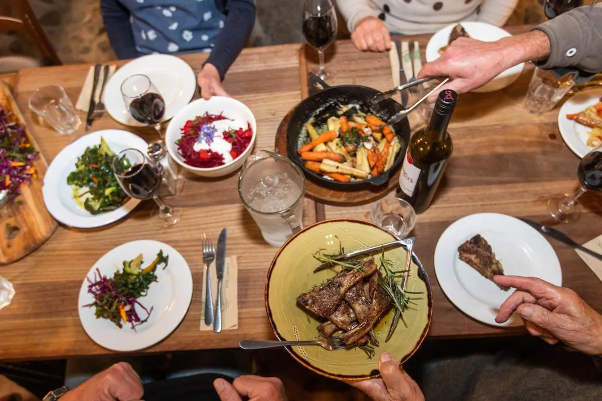 Food and drinks in River Valley Lodge