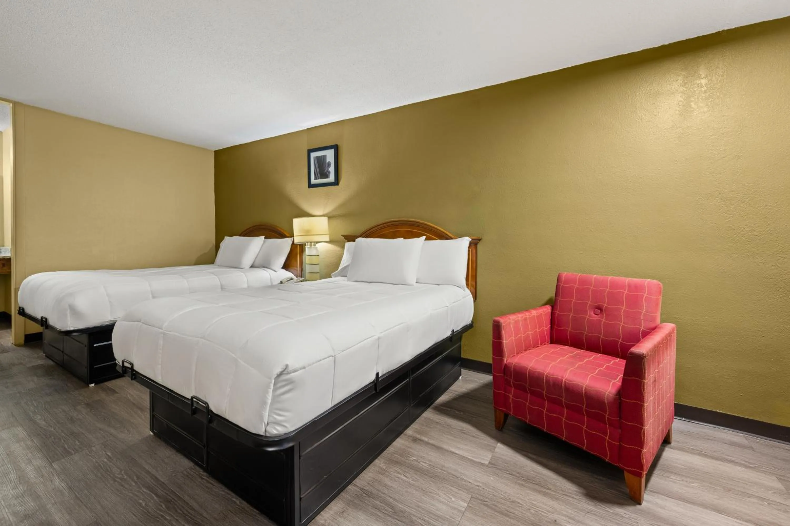 Bed in Americas Best Value Inn - Wilson