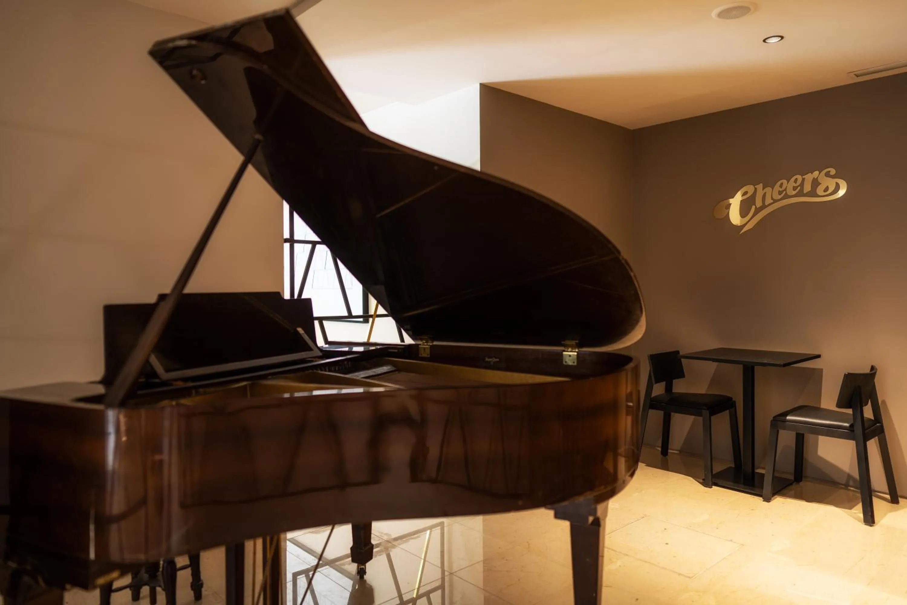 Lounge or bar in Hotel Girassol - Suite Hotel