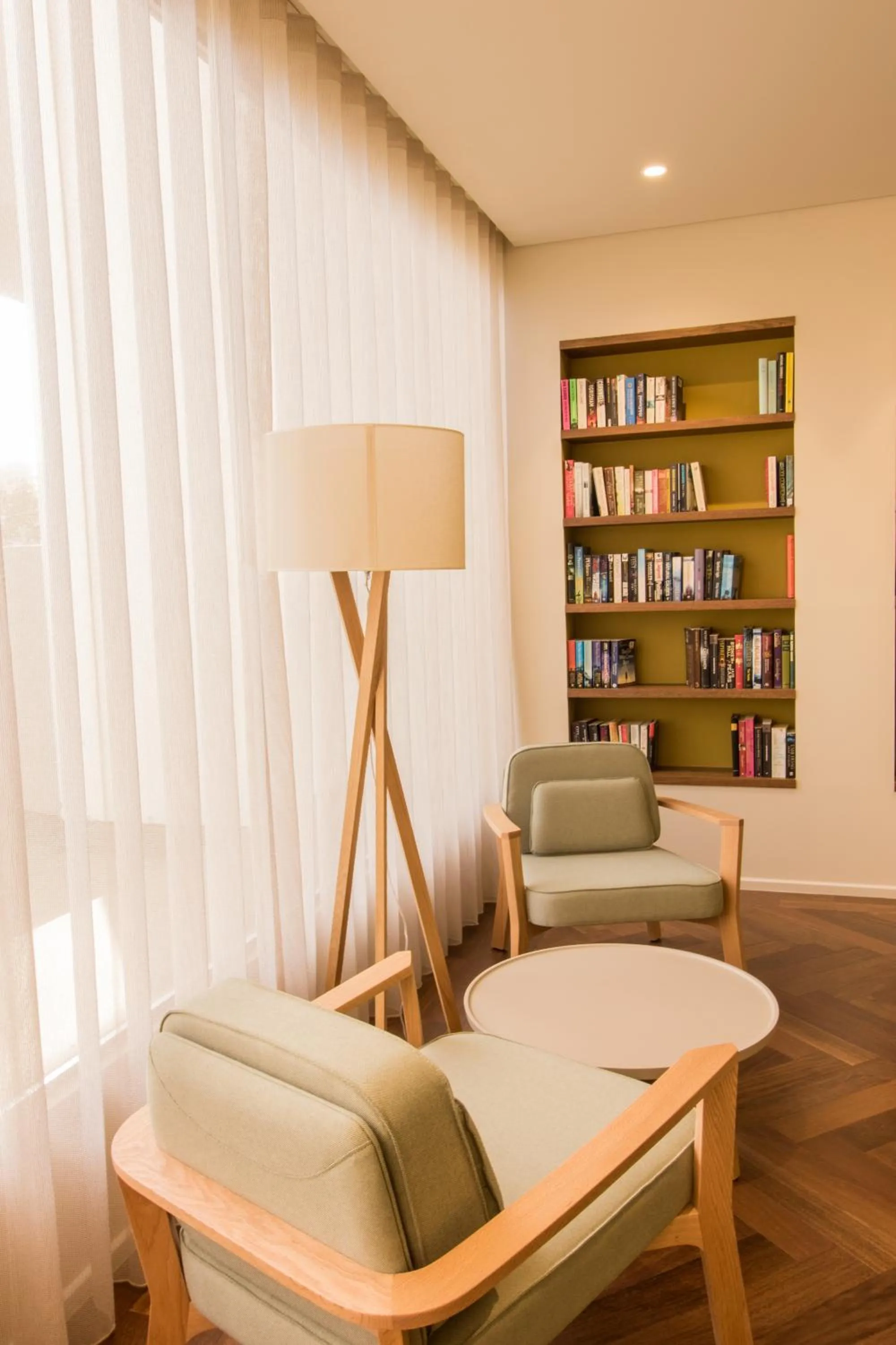 Communal lounge/ TV room in Hotel Girassol - Suite Hotel