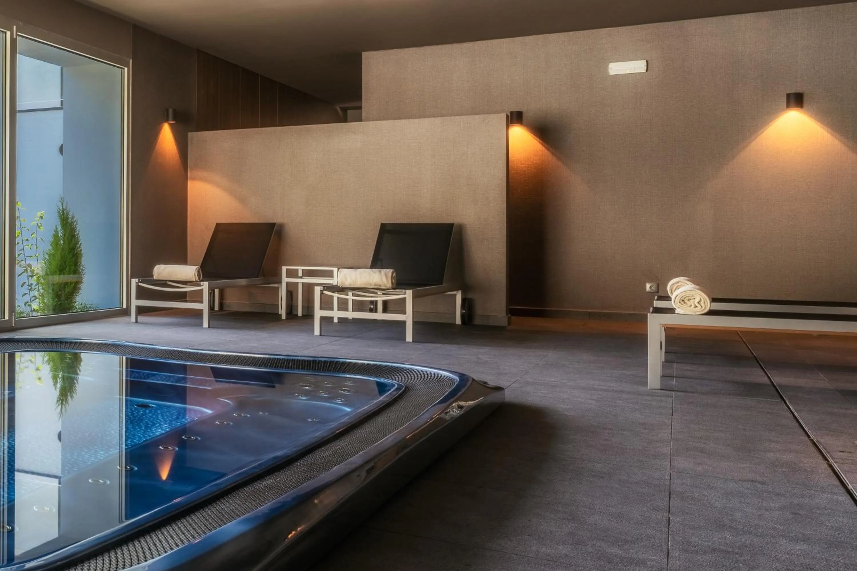 Hot Tub in Hotel Girassol - Suite Hotel