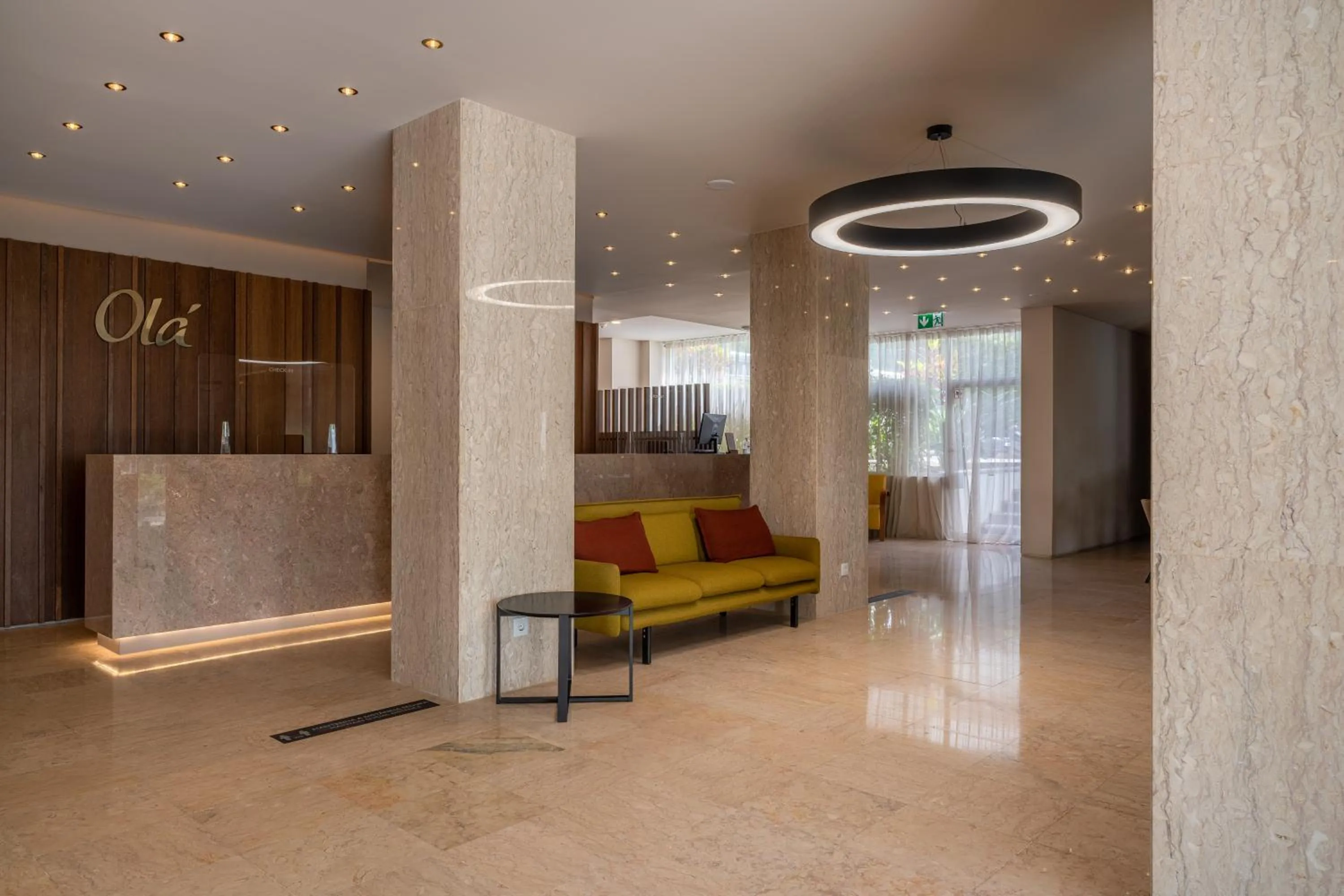 Lobby or reception in Hotel Girassol - Suite Hotel
