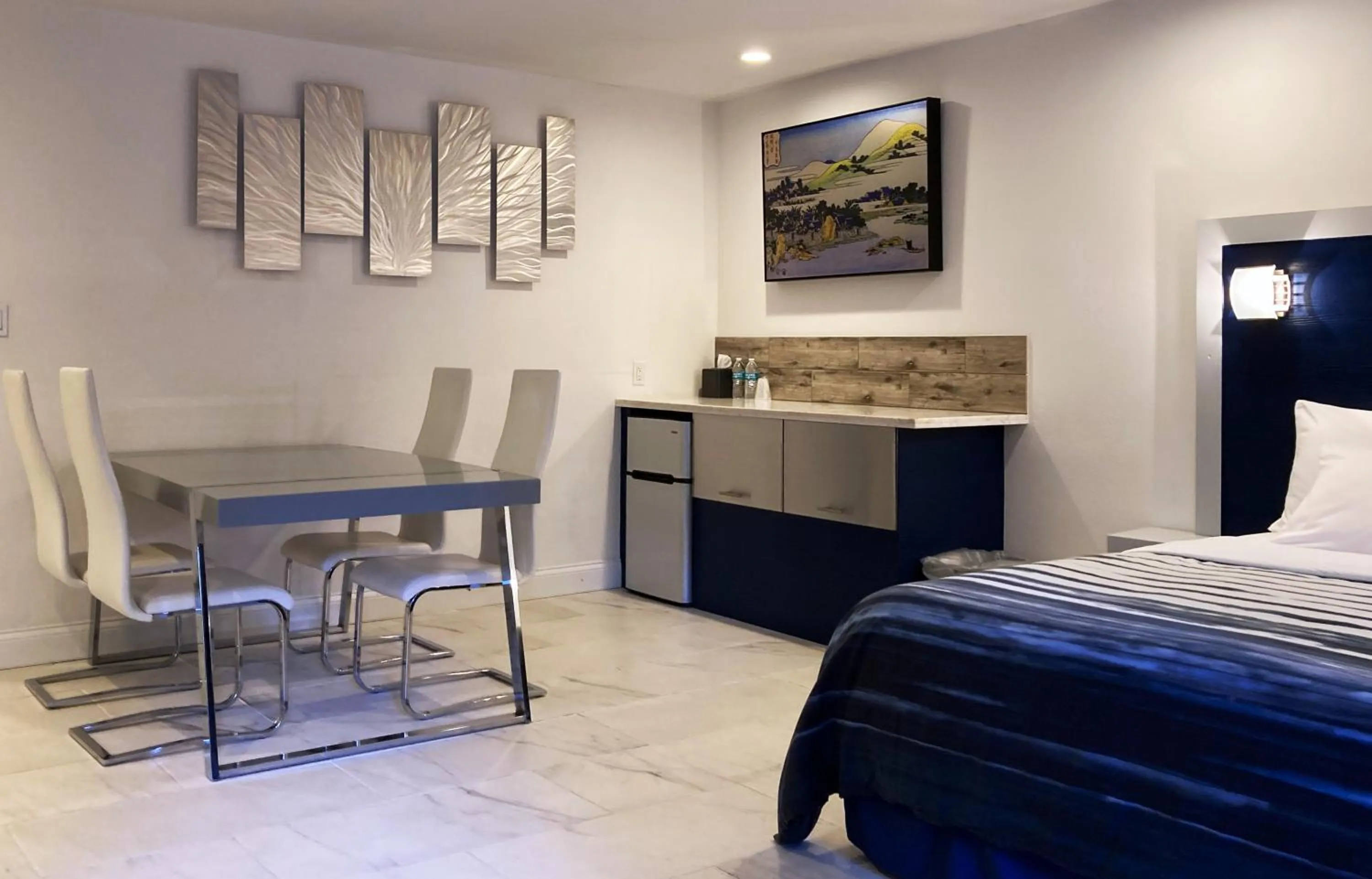 Kitchen or kitchenette, Bed in Retreat at Crystal Manatee