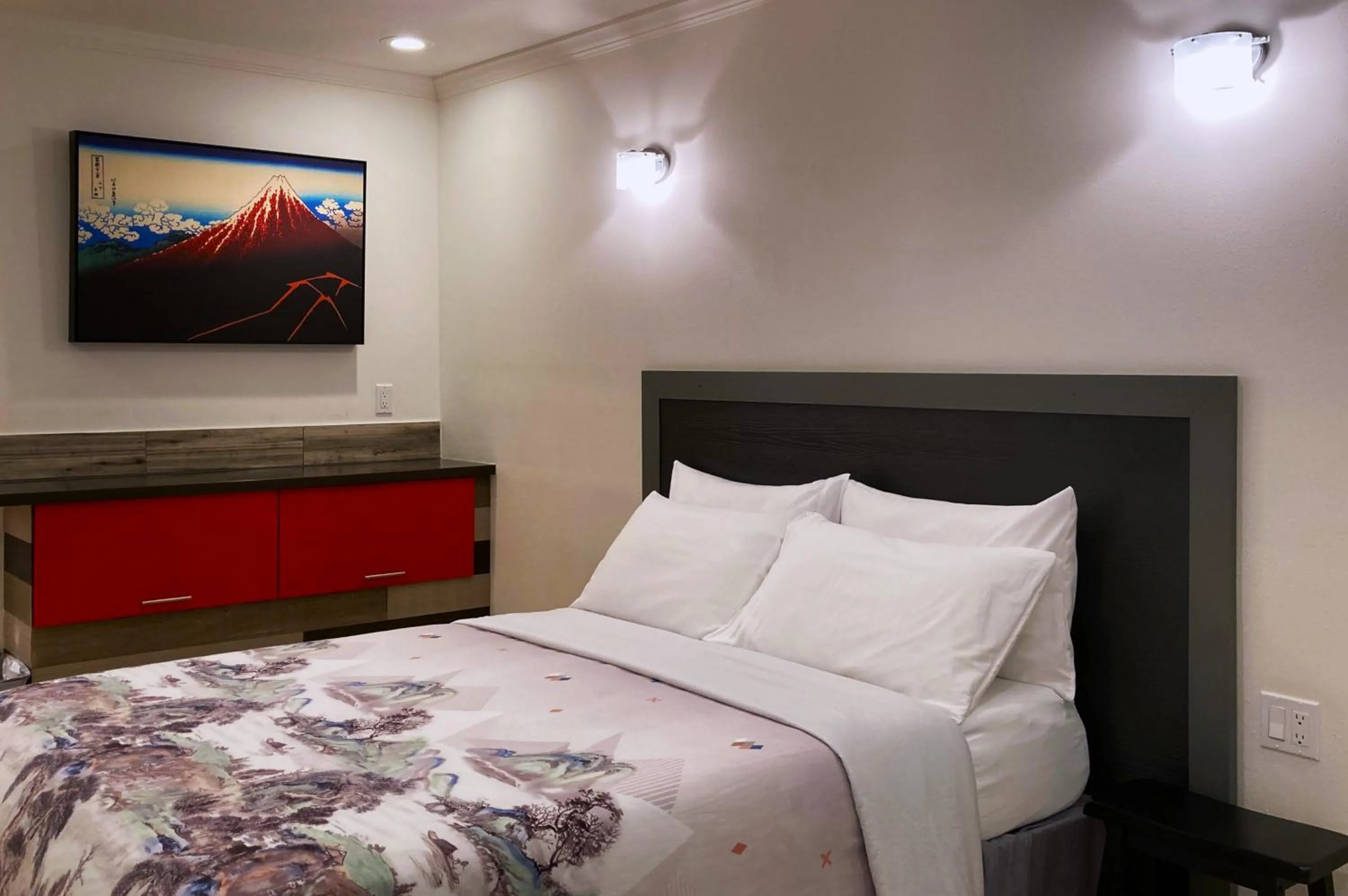 Decorative detail, Bed in Retreat at Crystal Manatee