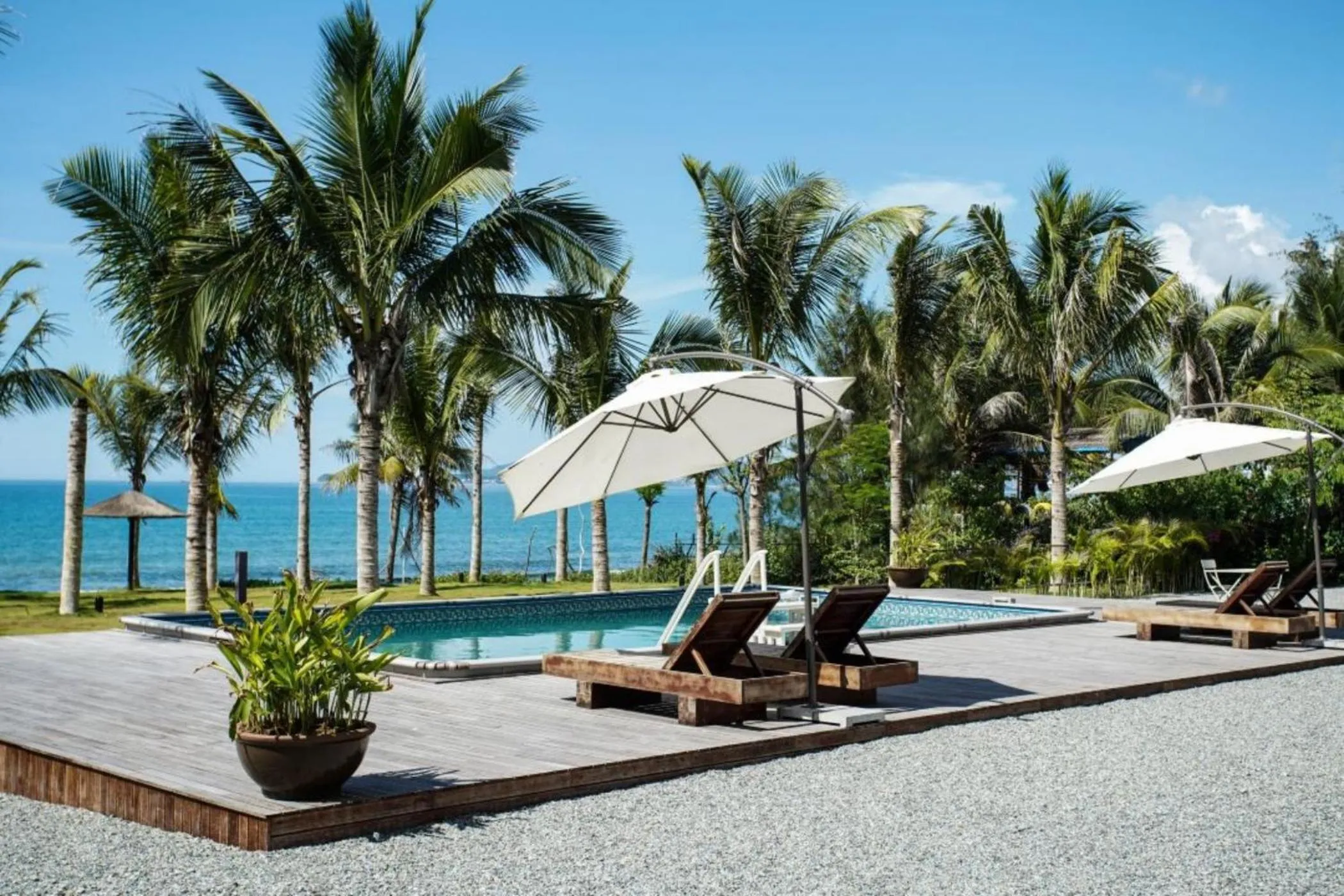 Swimming pool in Anyu Hotel Sanya