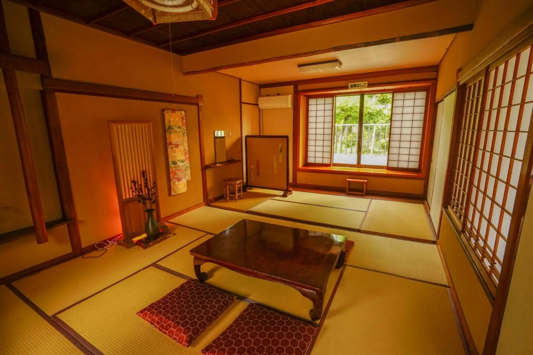 Photo of the whole room, Bed in Onsen Yado Mizuguchi