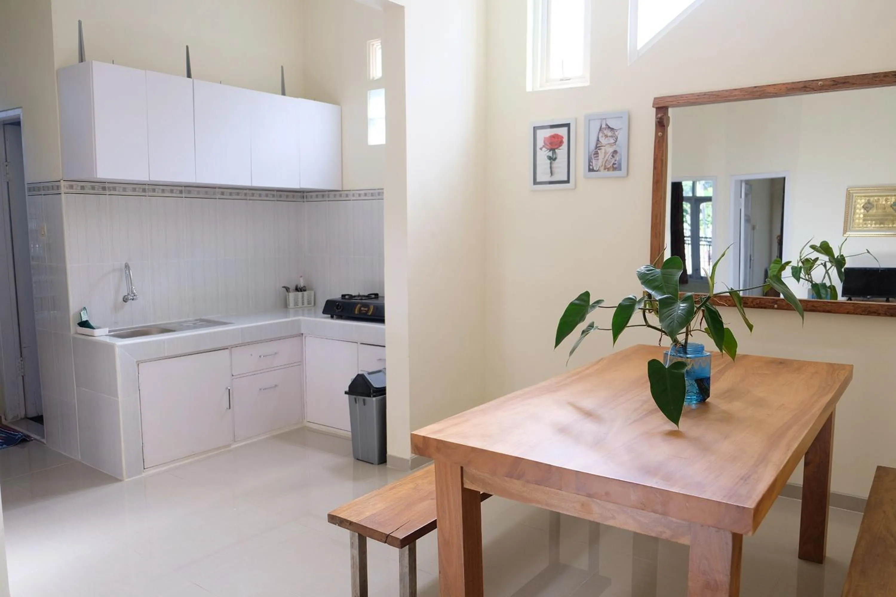 Kitchen or kitchenette in Sekar Gambir Homestay