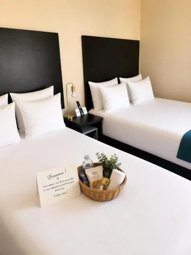Bed in Logis Hotel restaurant de la Poste