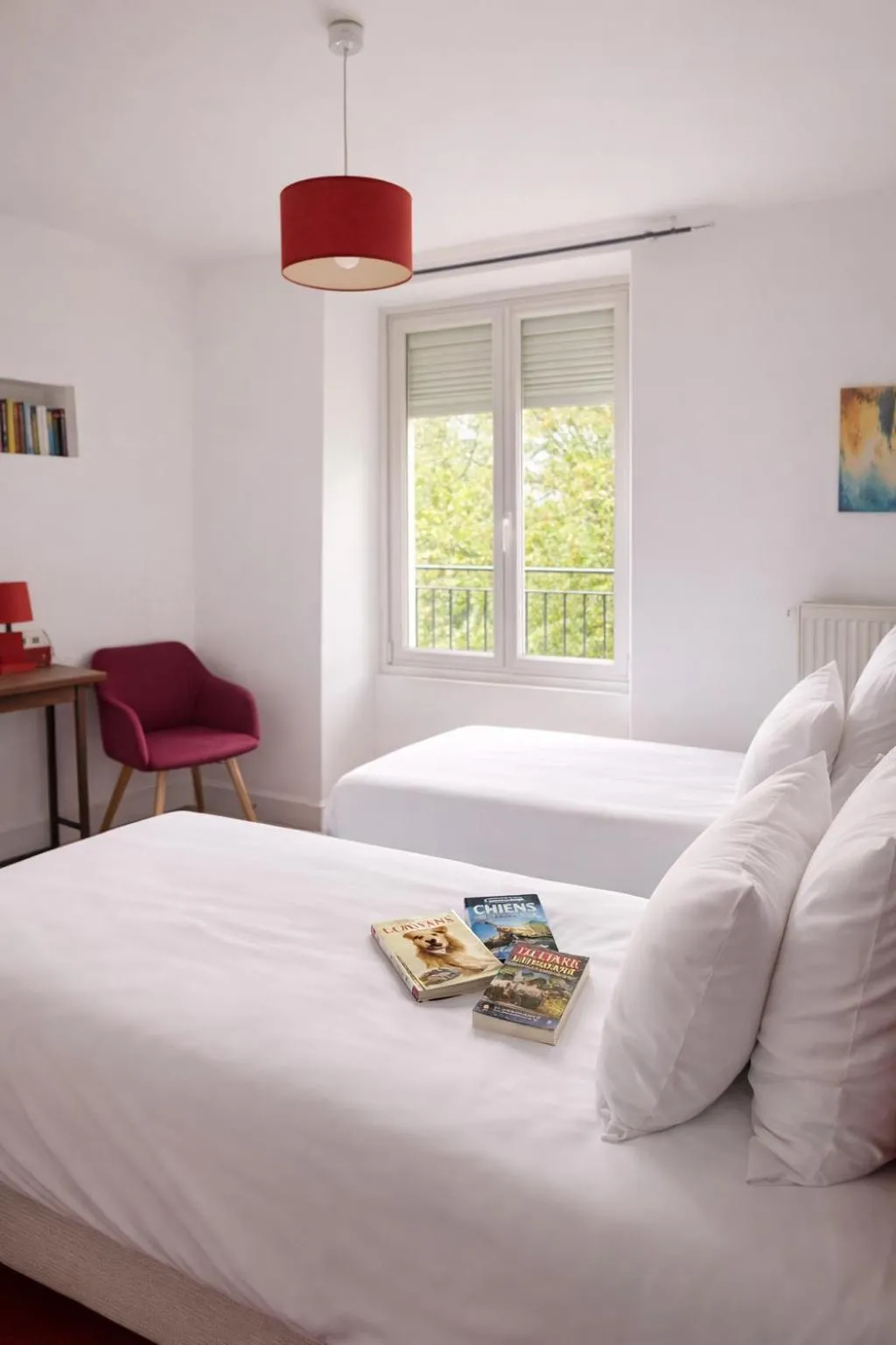 Bed in Logis Hotel restaurant de la Poste