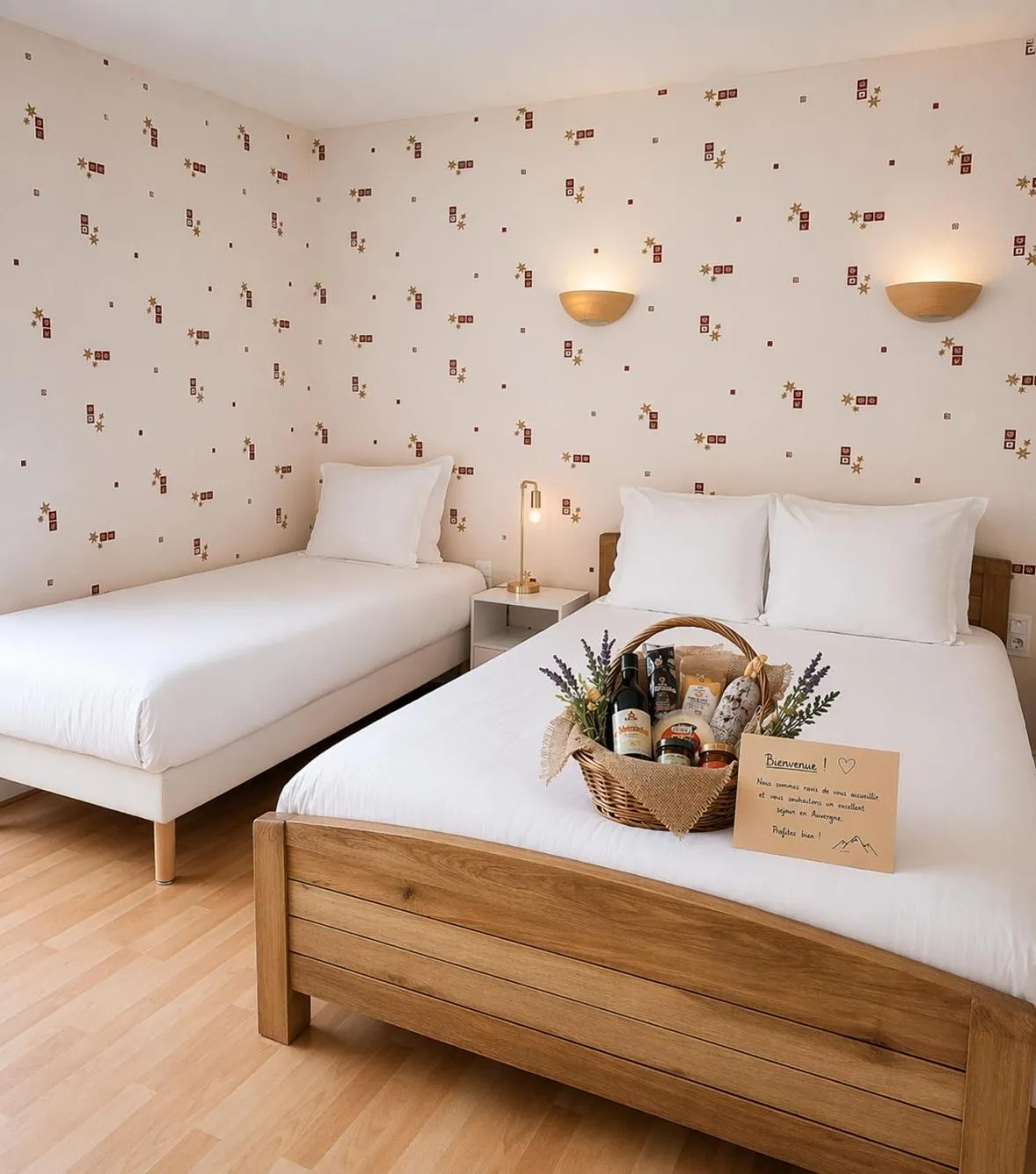 Bed in Logis Hotel restaurant de la Poste