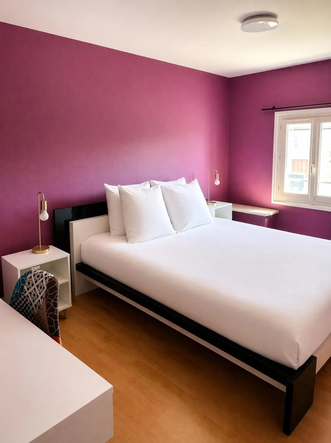 Bed in Logis Hotel restaurant de la Poste