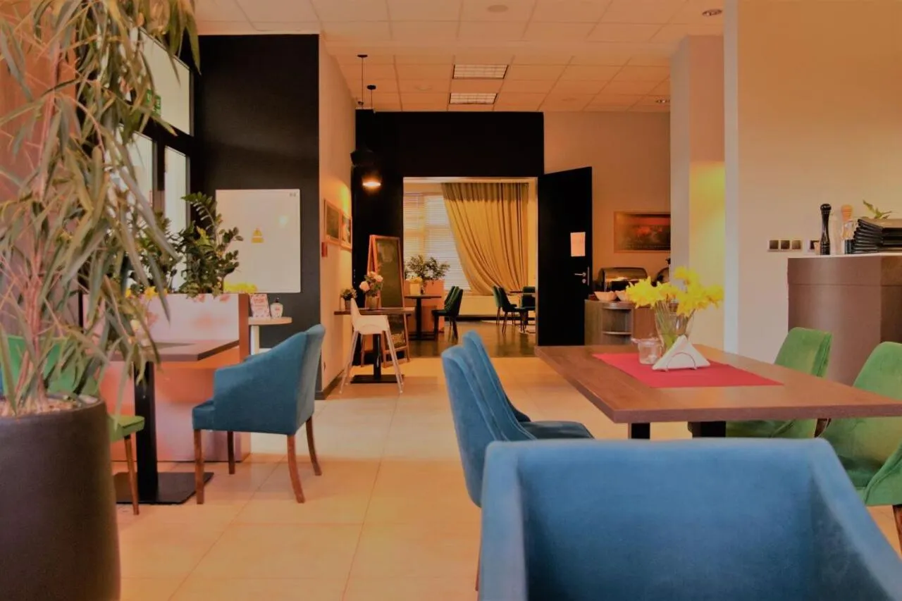 Restaurant/places to eat in Hotel Eclipse