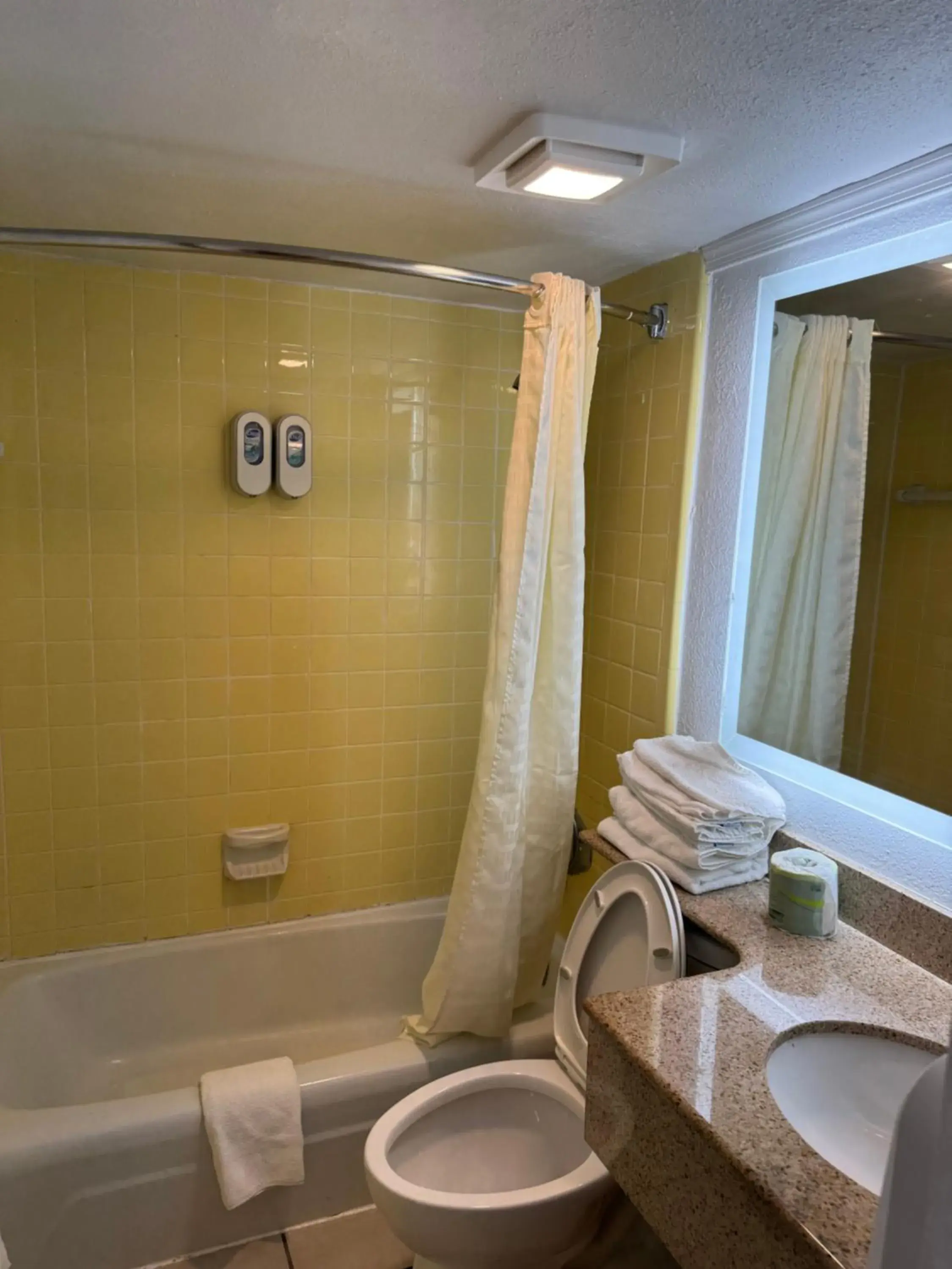 Double Room with Two Double Beds in Belmont Inn & Suites Virginia Beach Double Room with Two Double Beds in Belmont Inn & Suites Virginia Beach