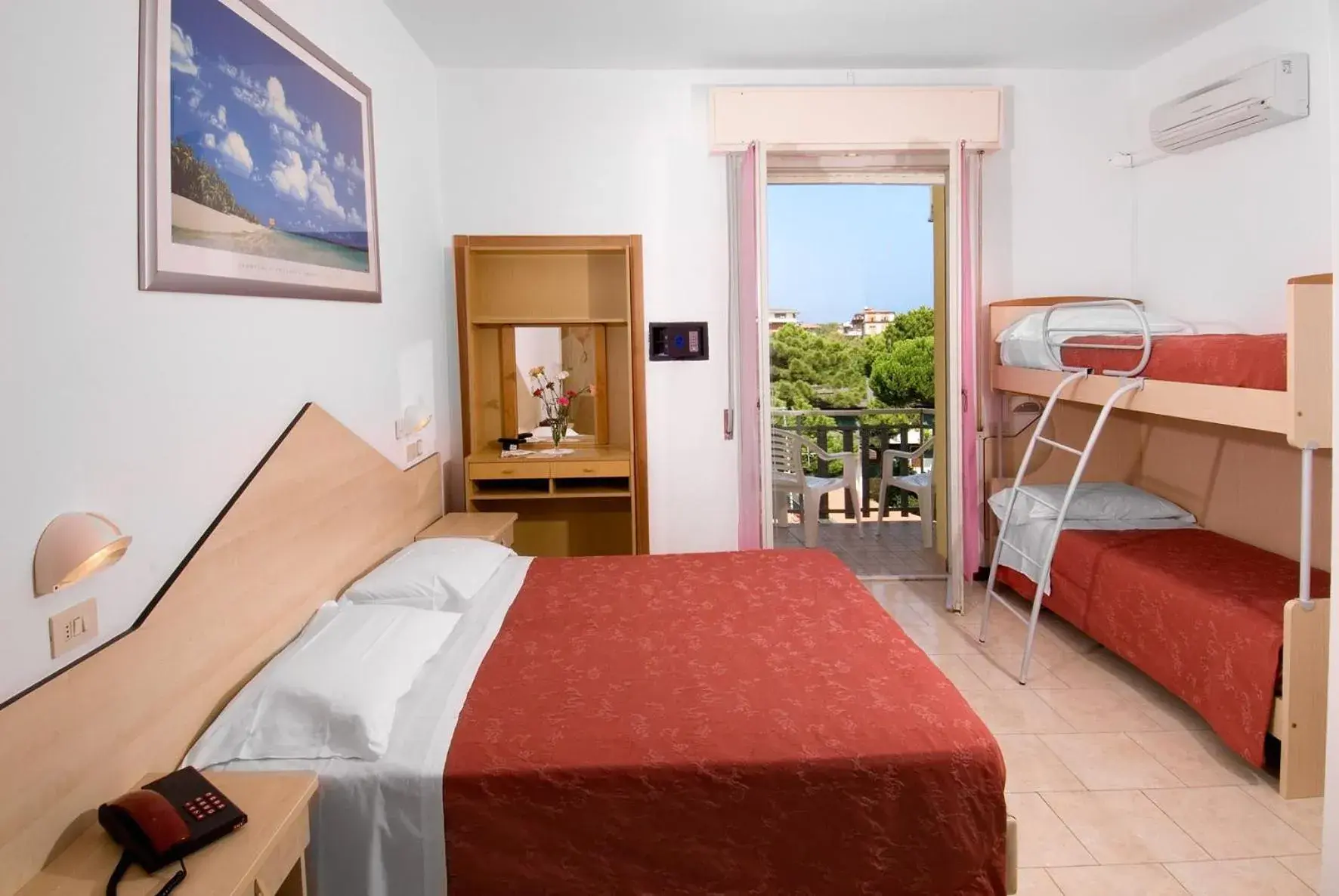 Large Quadruple Room with Balcony in Hotel Levante Large Quadruple Room with Balcony in Hotel Levante