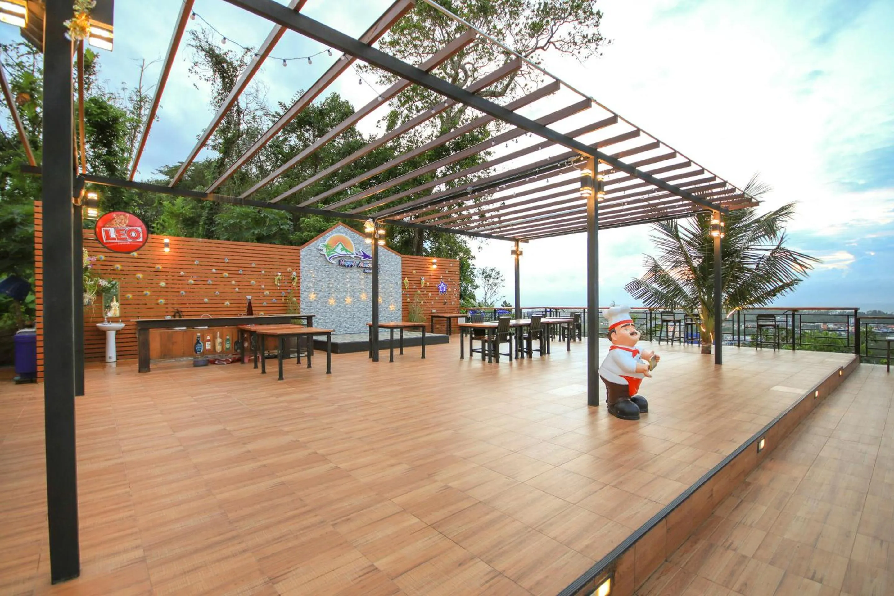 Restaurant/places to eat in Happy Mountain Airport Resort