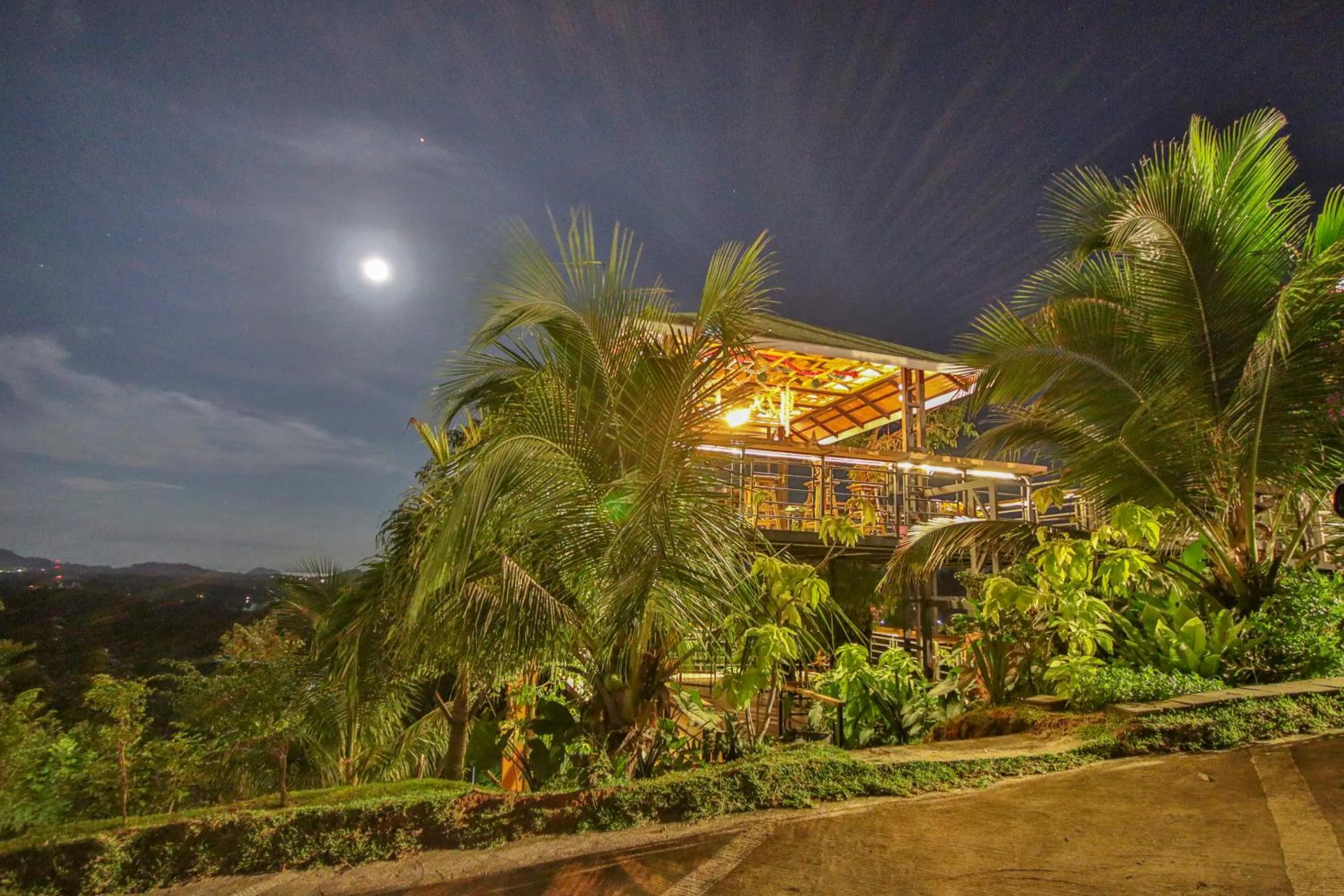 Facade/entrance in Happy Mountain Airport Resort