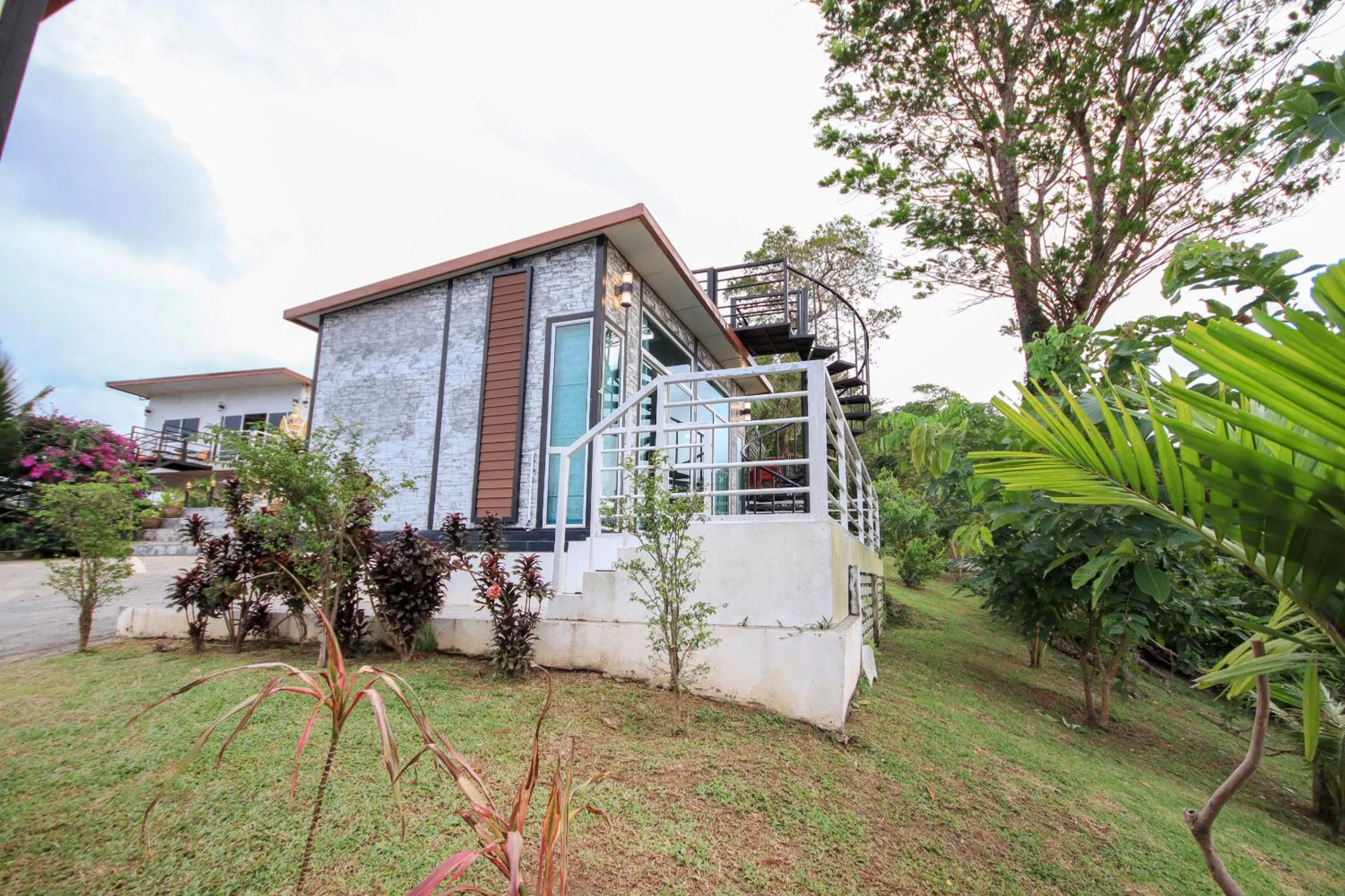 Facade/entrance in Happy Mountain Airport Resort