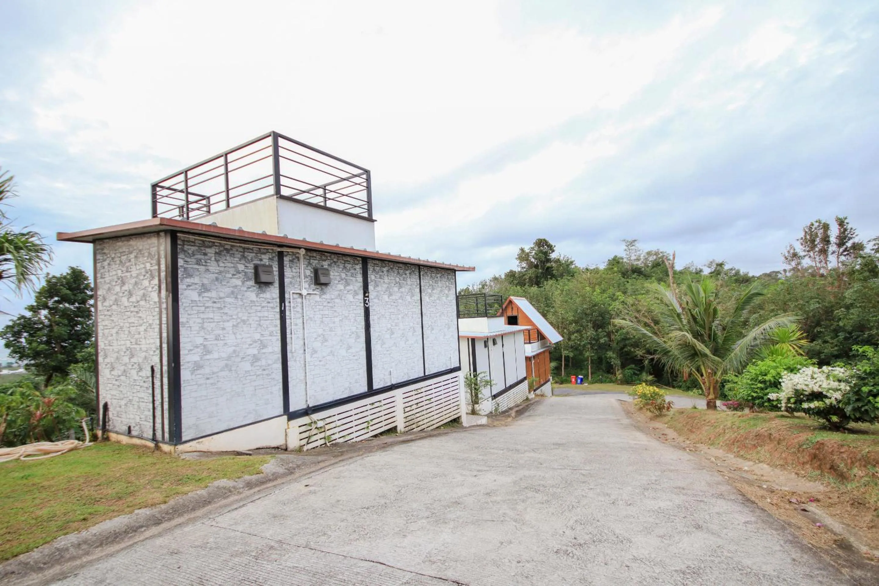 Facade/entrance in Happy Mountain Airport Resort