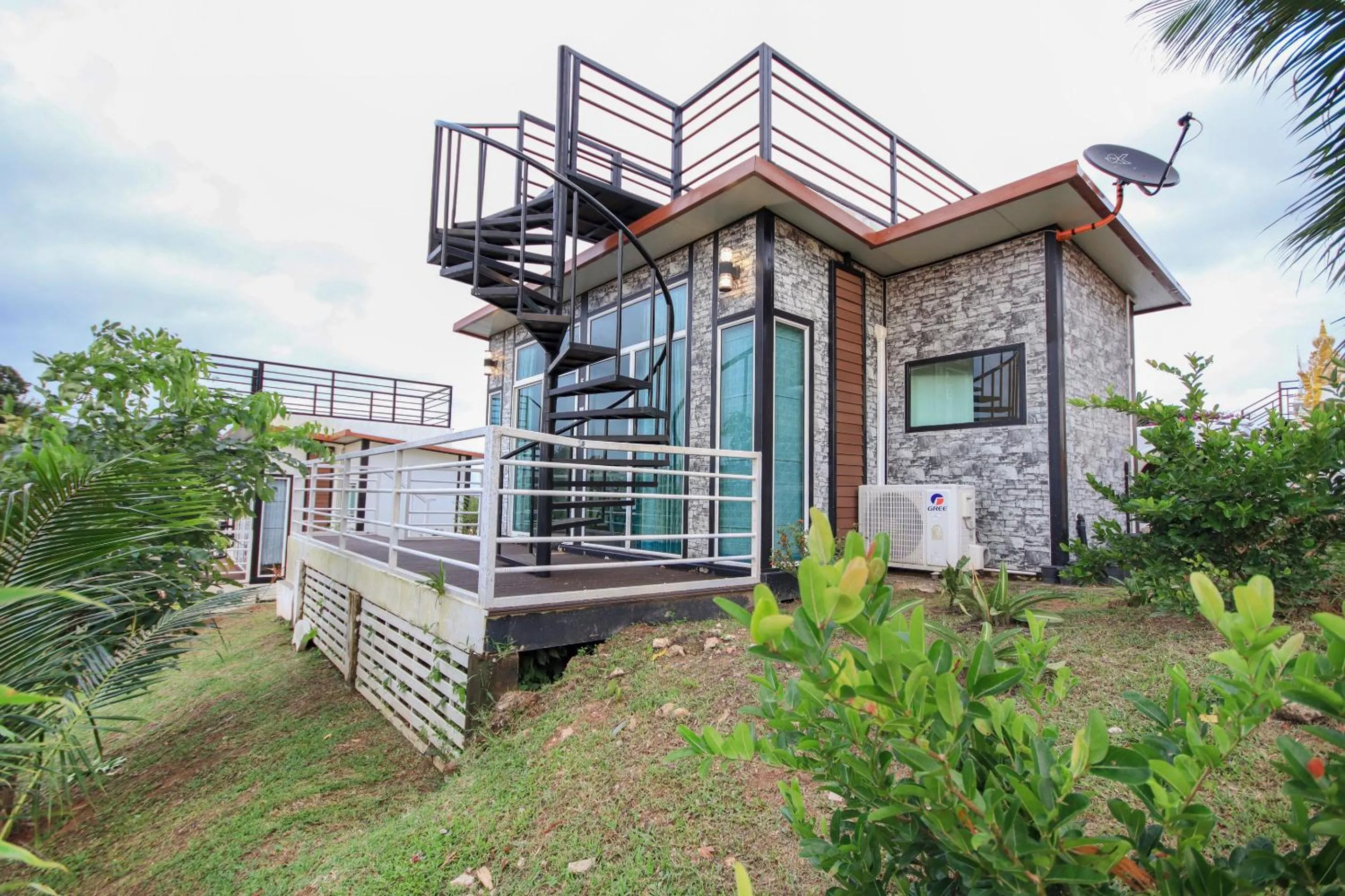 Facade/entrance in Happy Mountain Airport Resort
