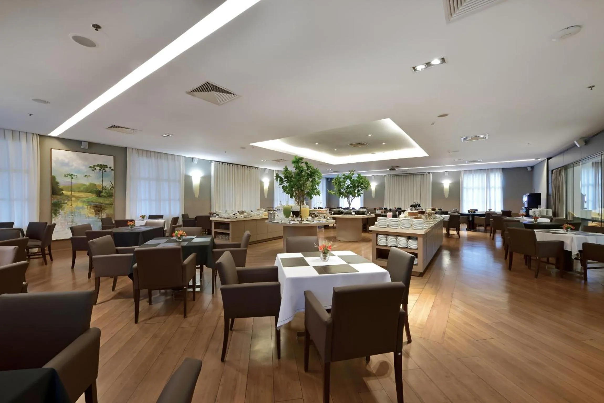 Restaurant/places to eat in Araucaria Plaza