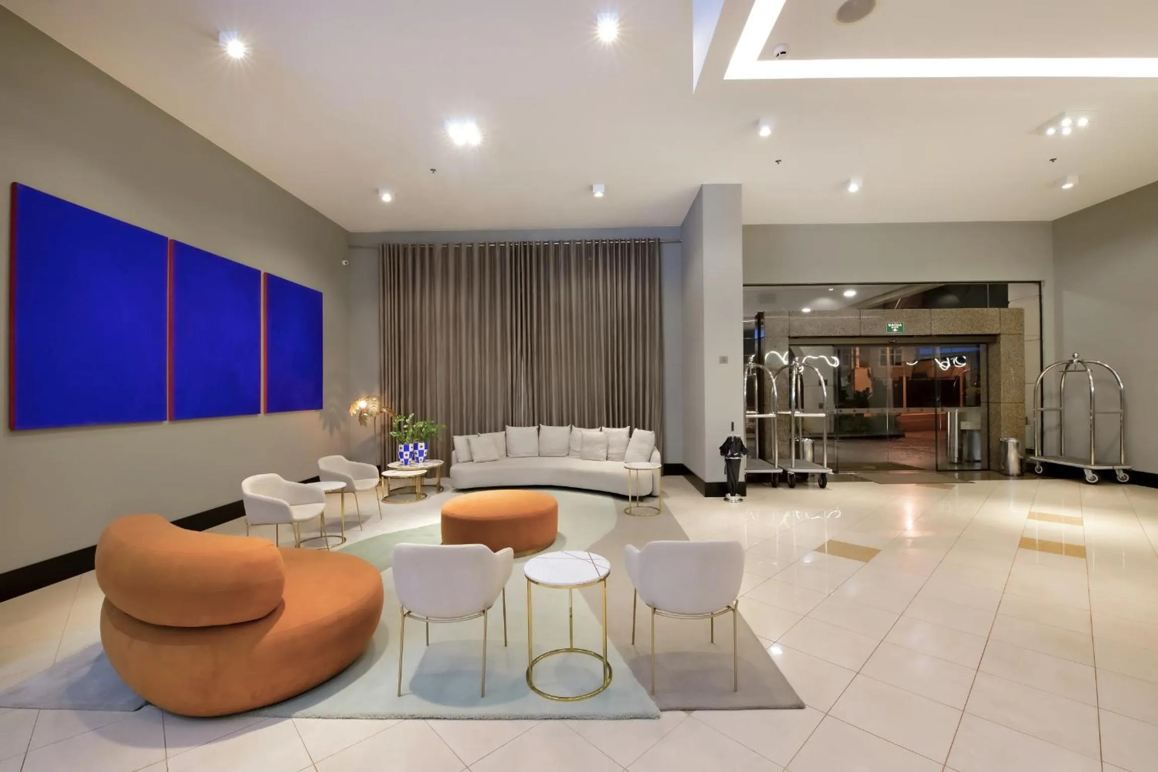 Communal lounge/ TV room in Araucaria Plaza