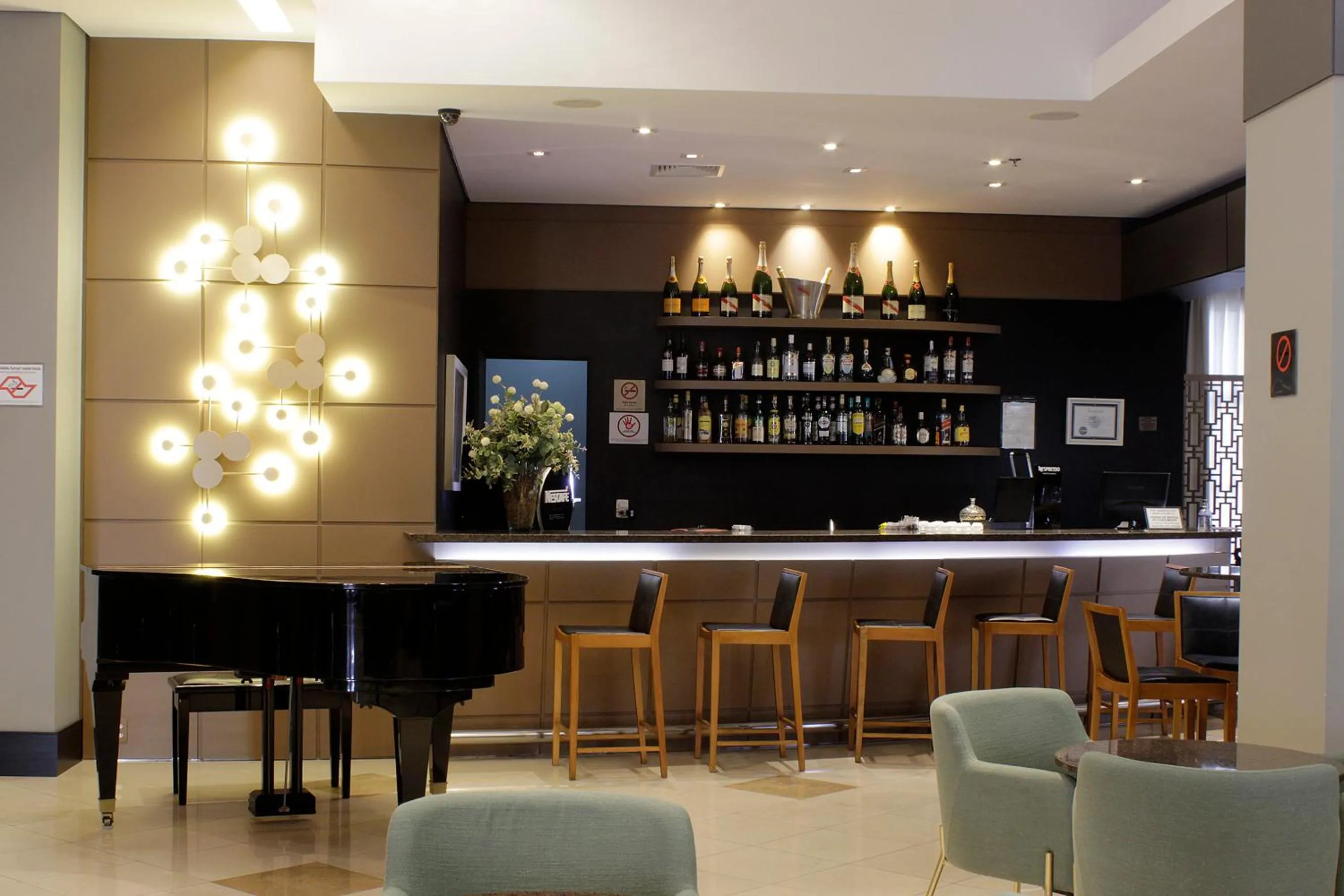 Lounge or bar in Araucaria Plaza