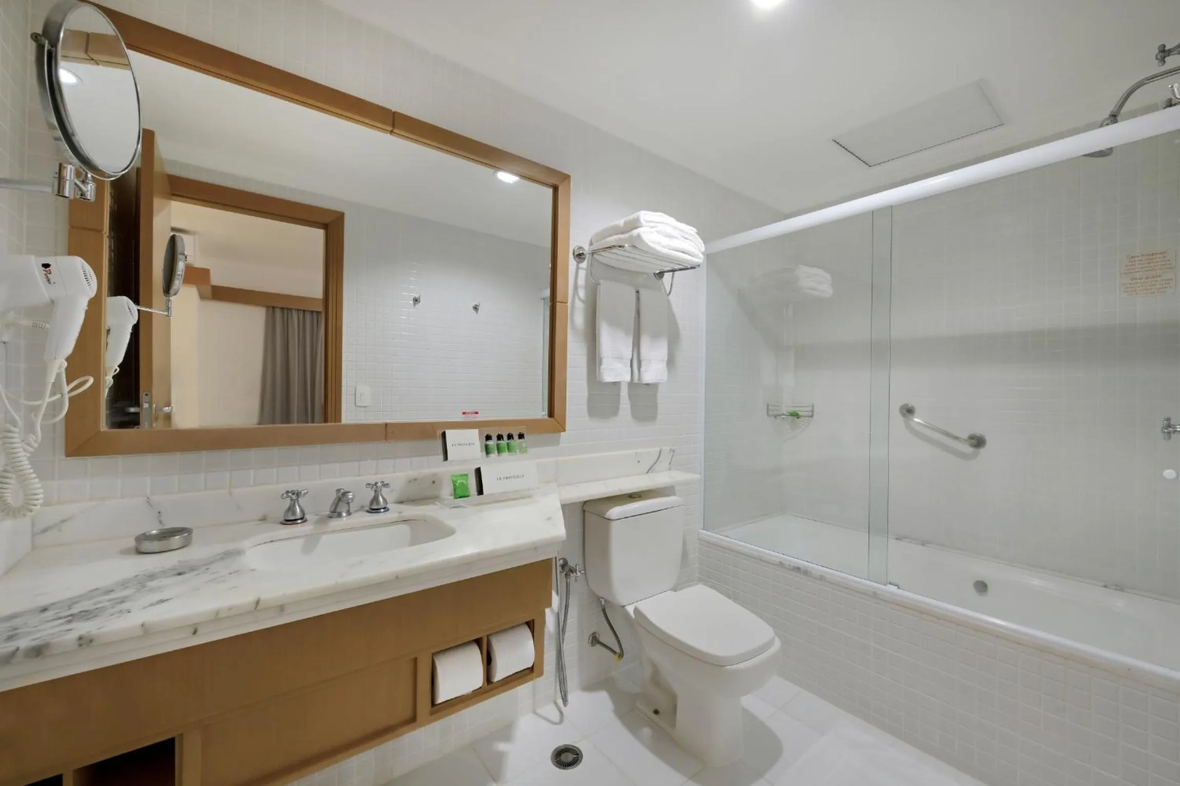 Shower in Araucaria Plaza