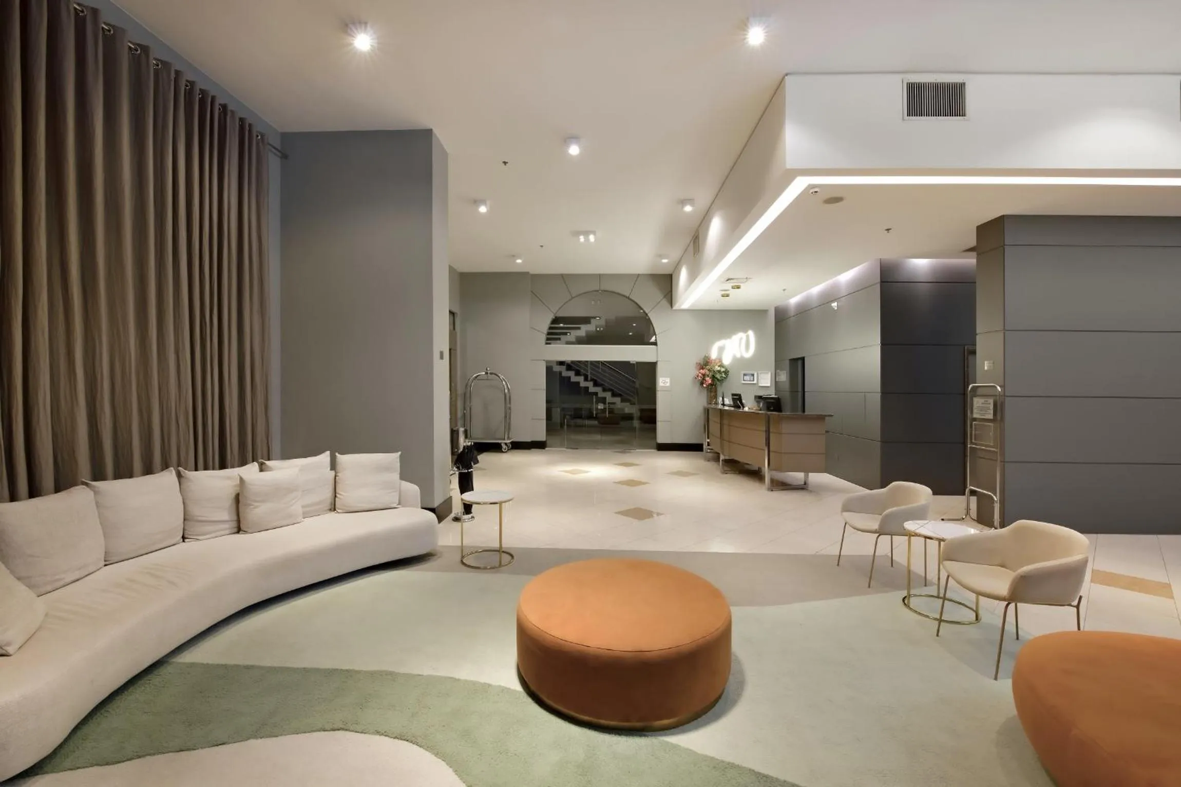 Communal lounge/ TV room in Araucaria Plaza