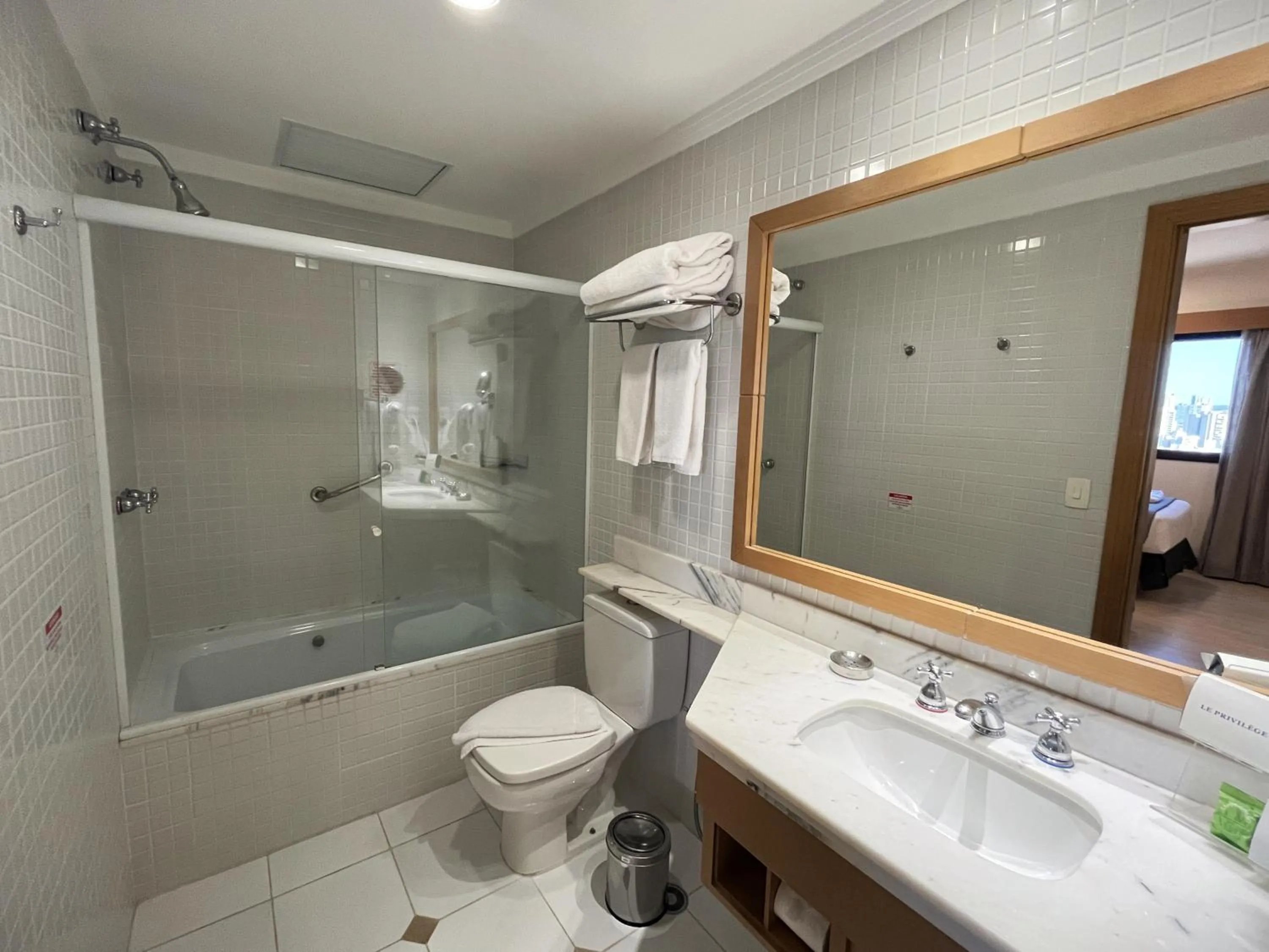 Shower in Araucaria Plaza