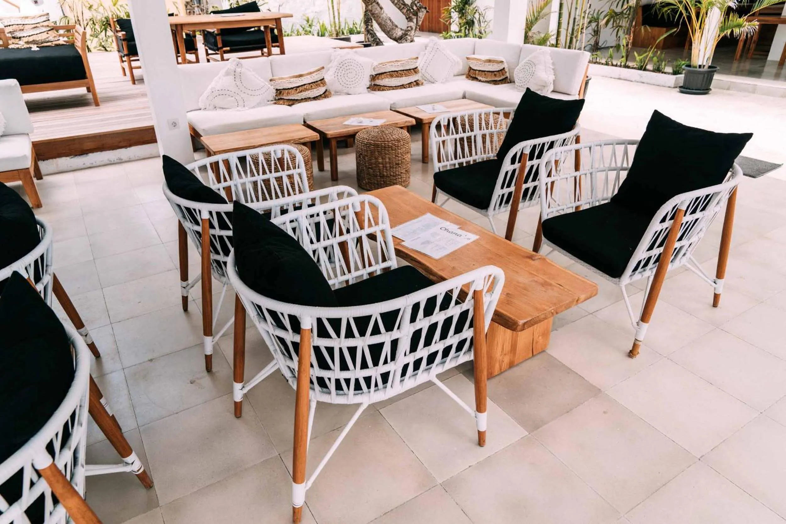 Restaurant/places to eat in Ohana's Beachfront Resort & Beach Club