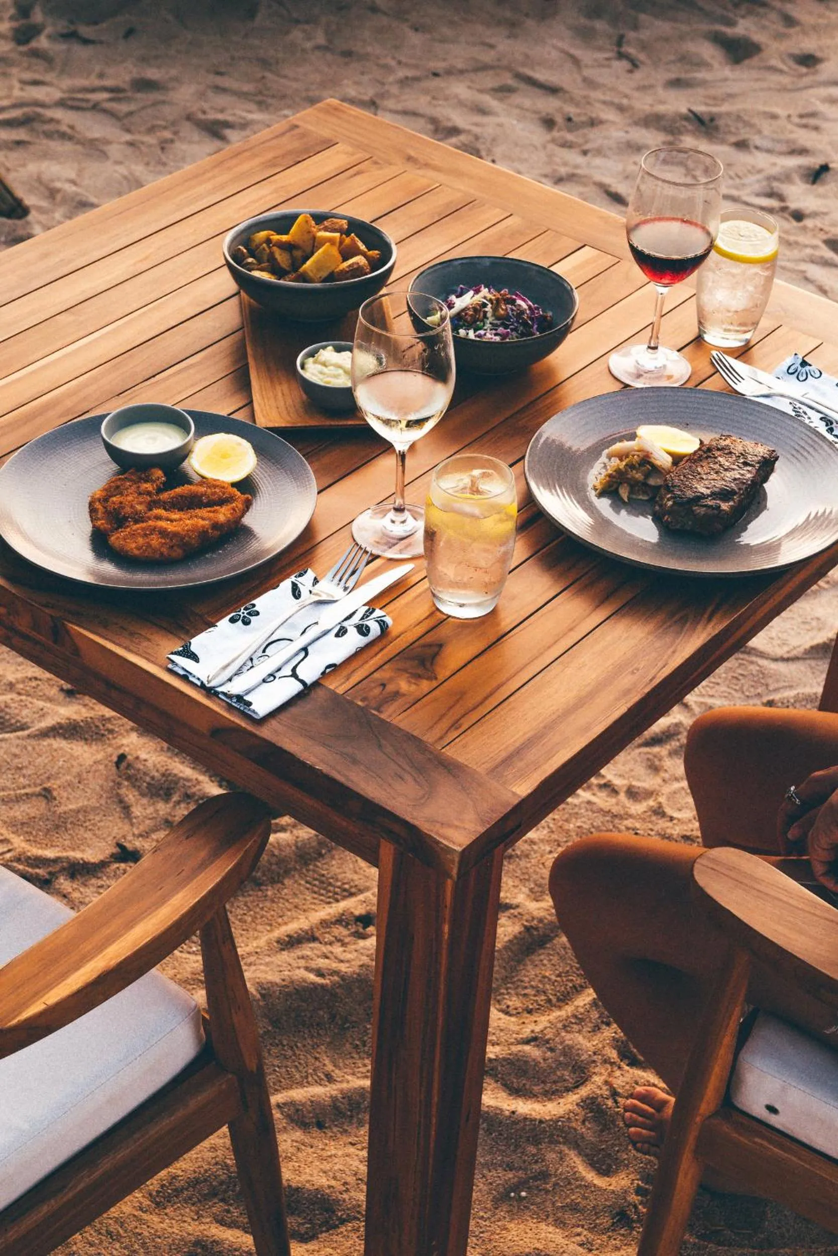 Property building in Ohana's Beachfront Resort & Beach Club