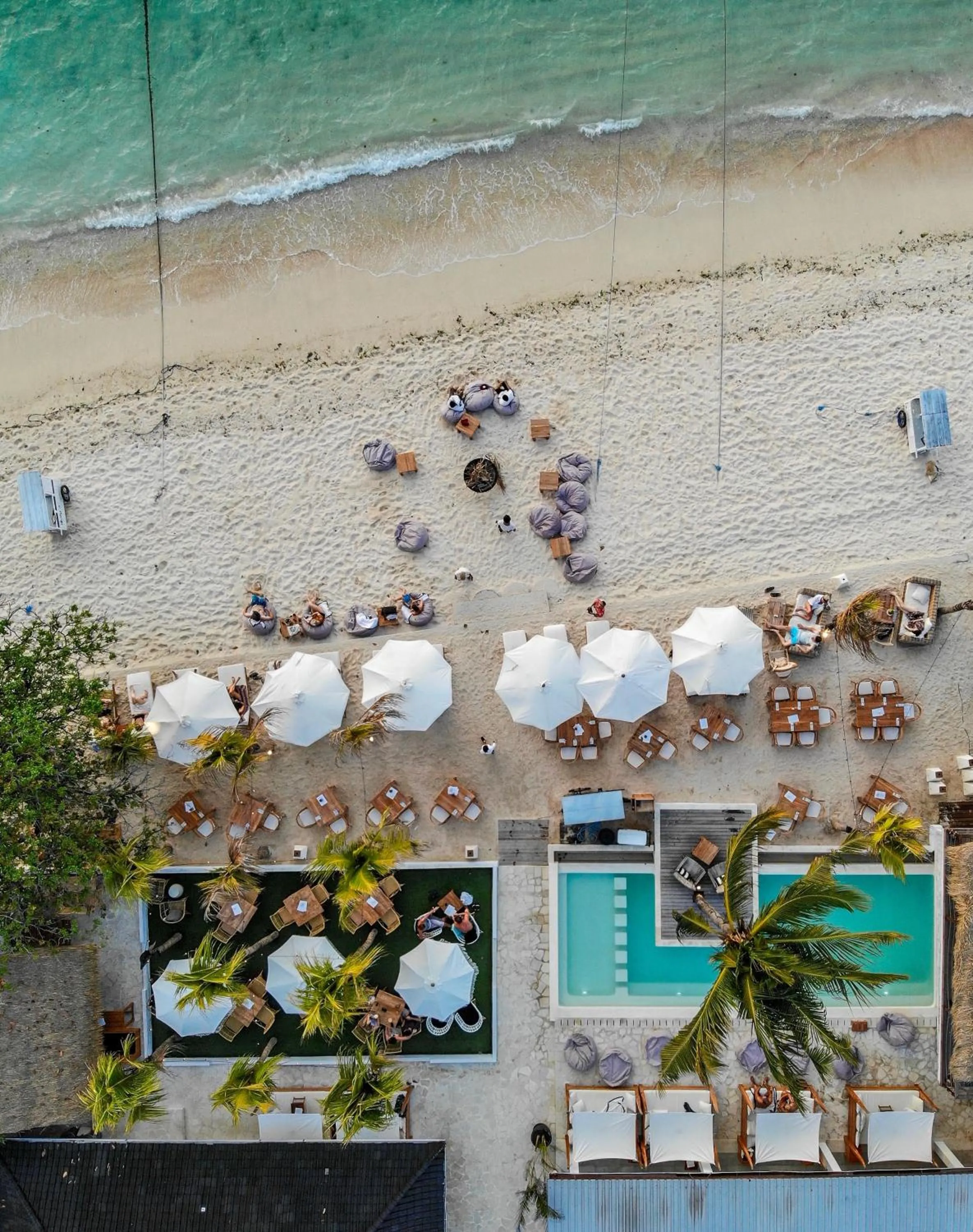 Restaurant/places to eat in Ohana's Beachfront Resort & Beach Club