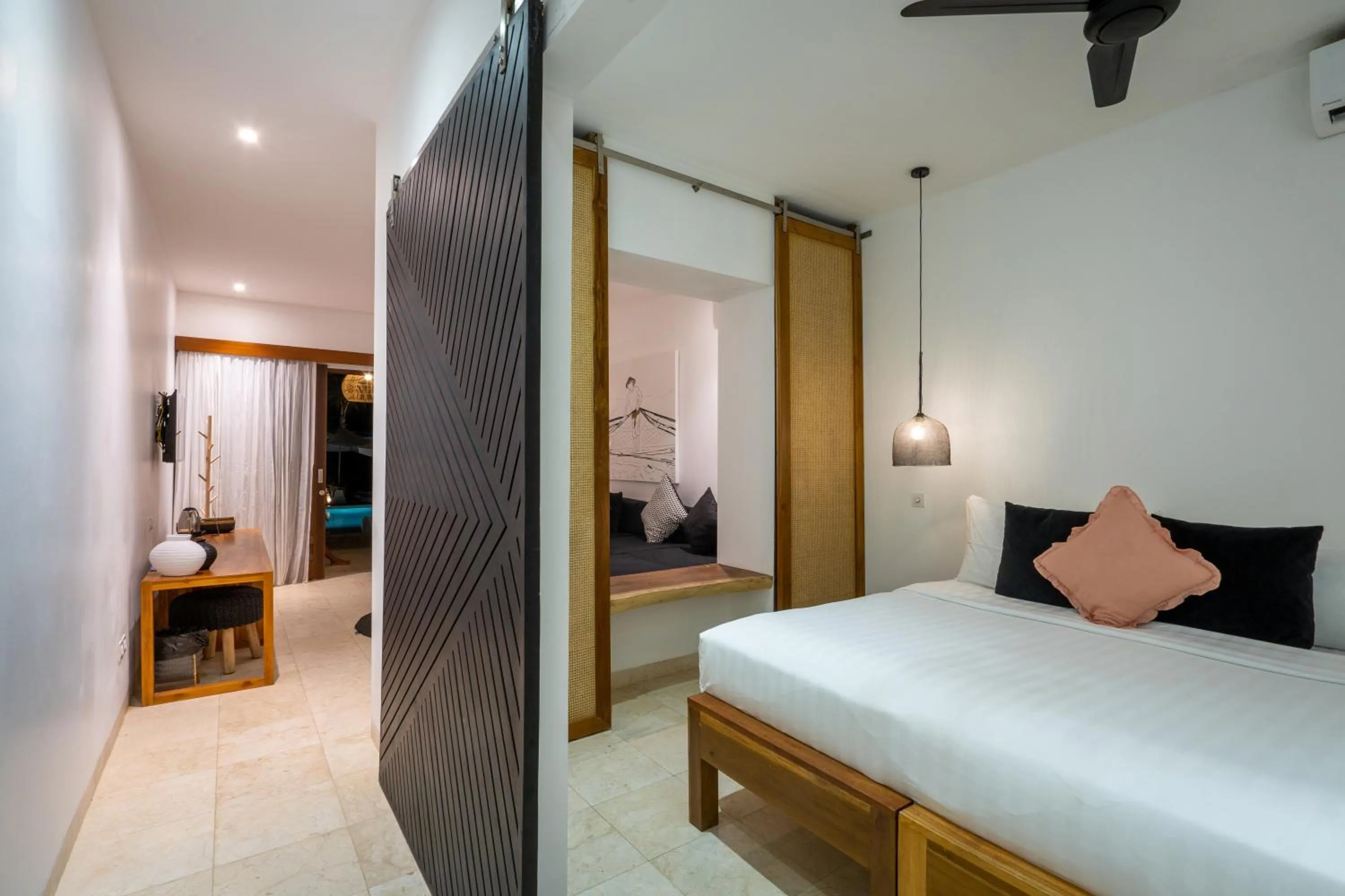 Bed in Ohana's Beachfront Resort & Beach Club