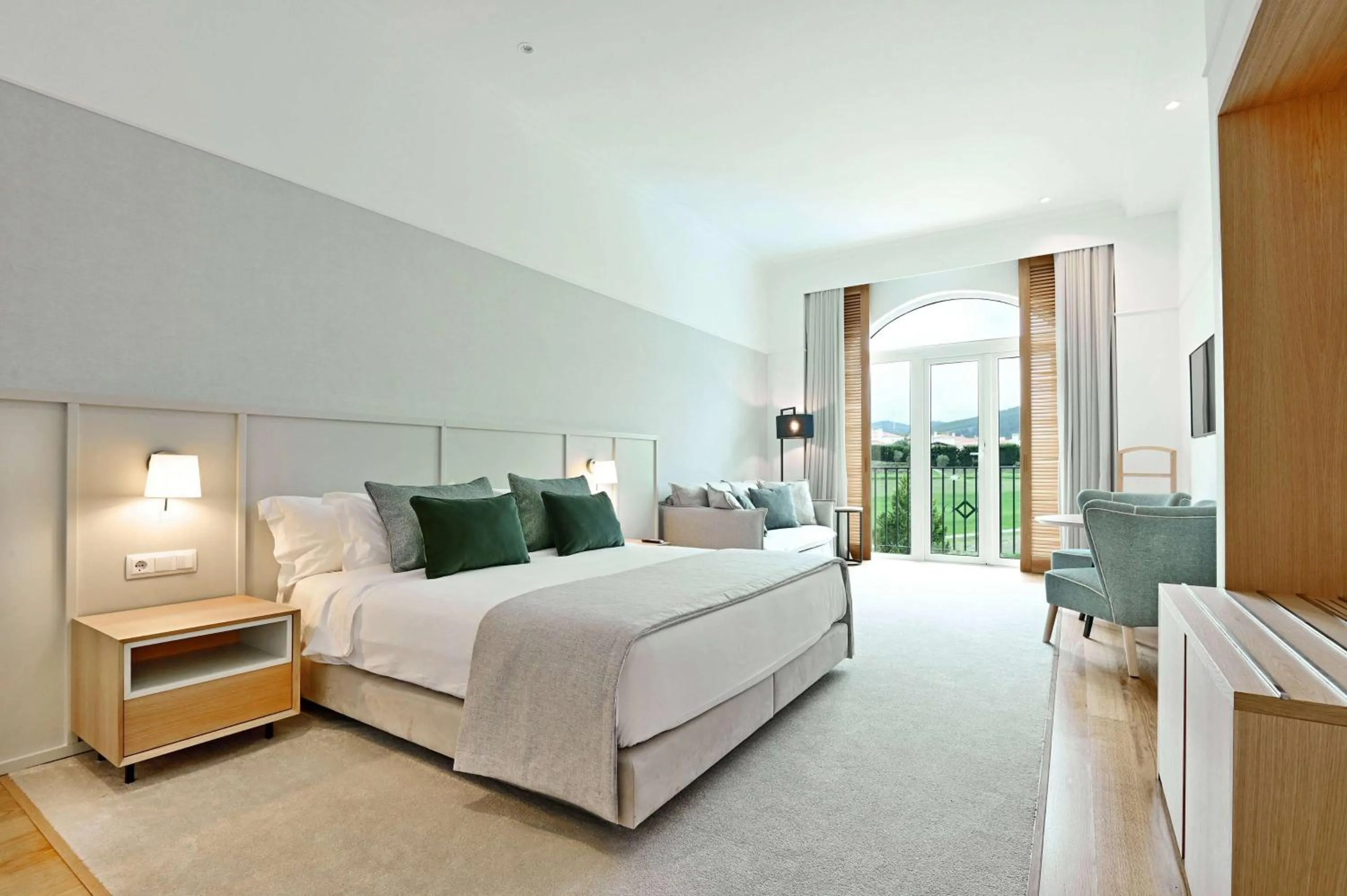 Photo of the whole room, Bed in Dolce CampoReal Lisboa