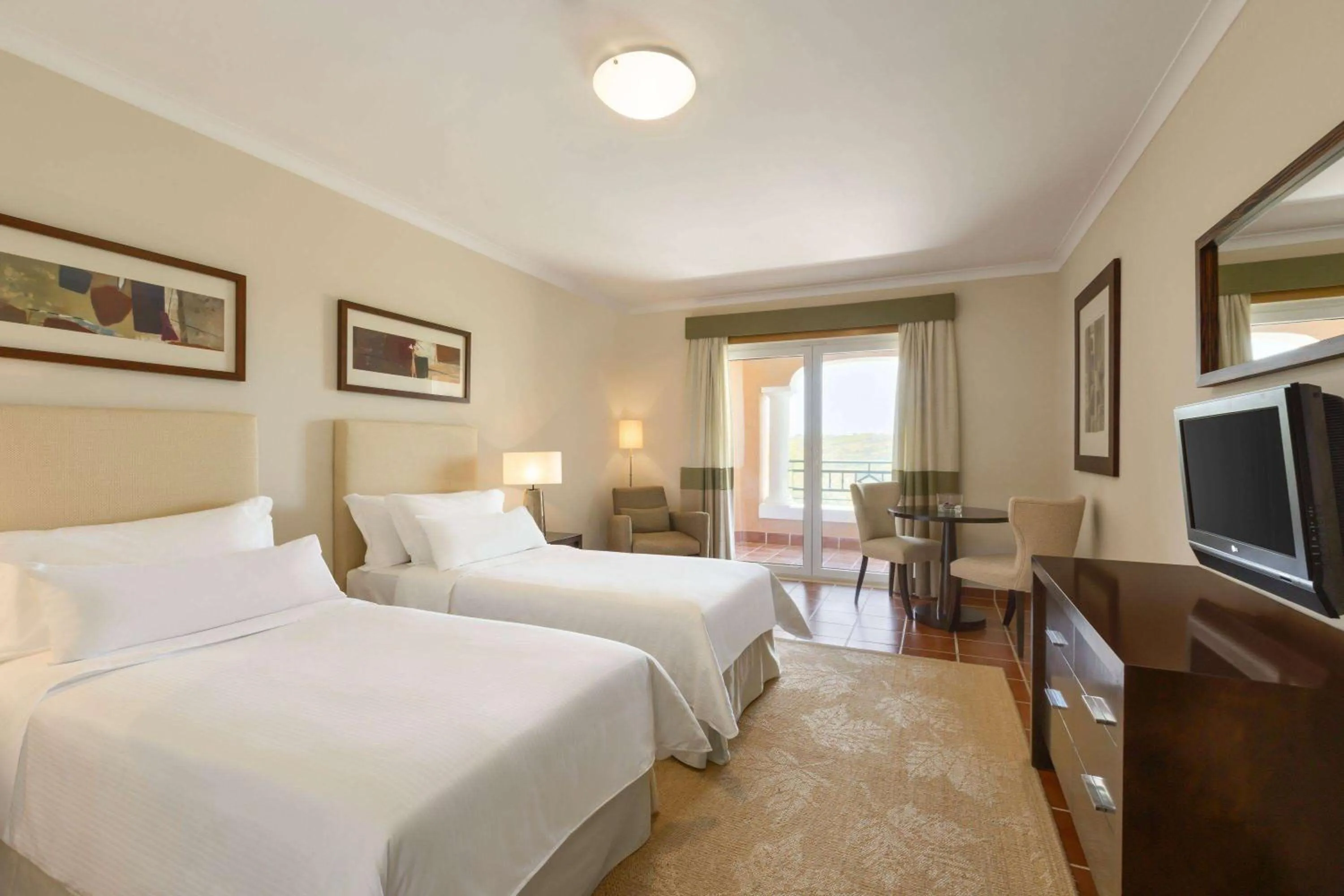 Photo of the whole room, Bed in Dolce CampoReal Lisboa