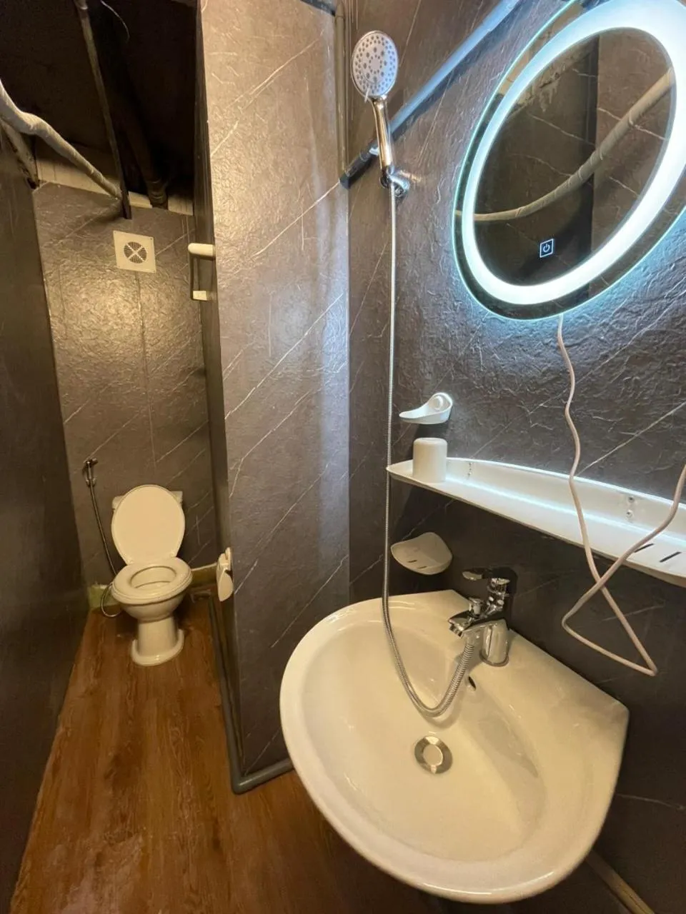 Ubuntu Hostel and Tour