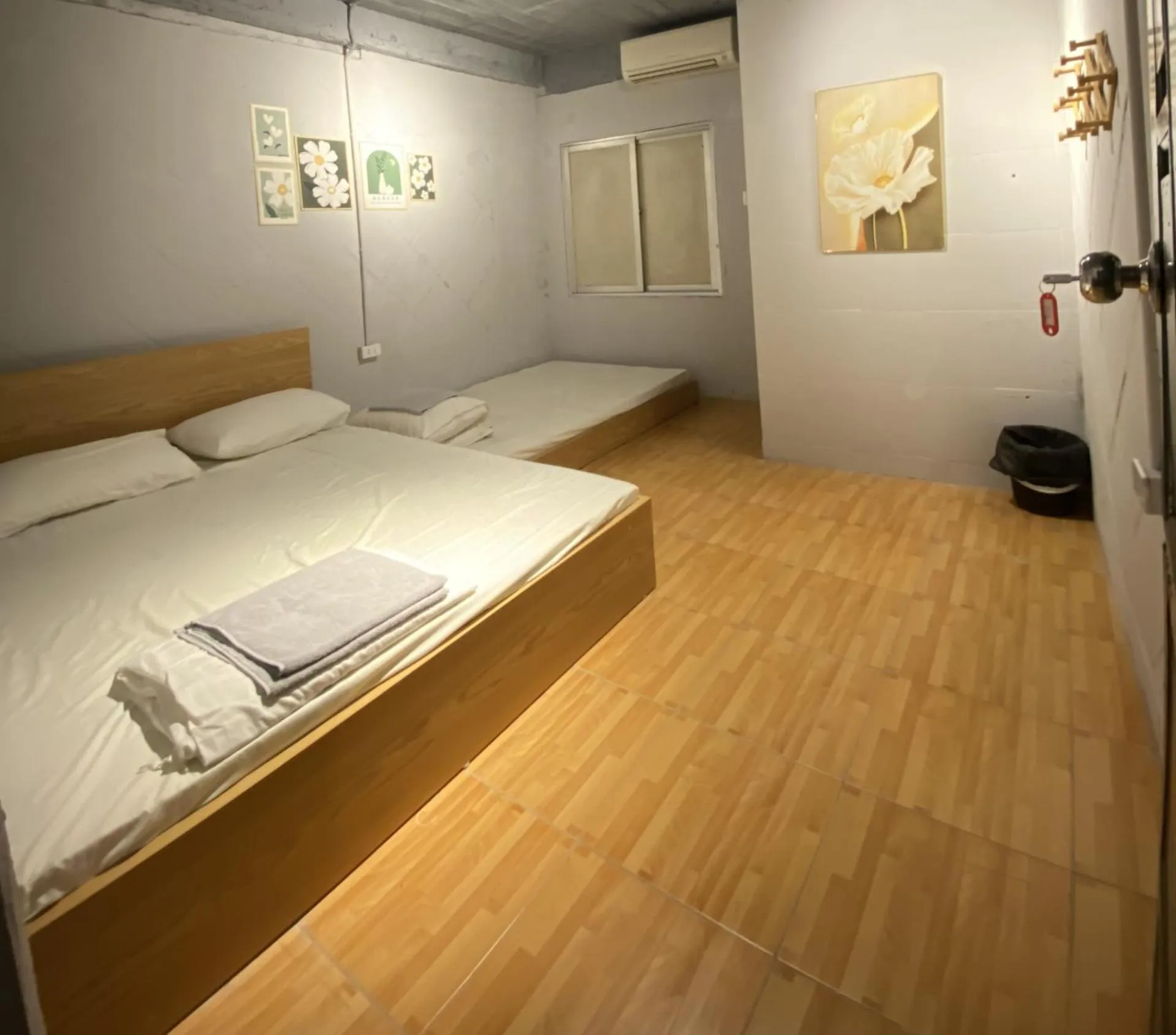 Bed in Ubuntu Hostel and Tour