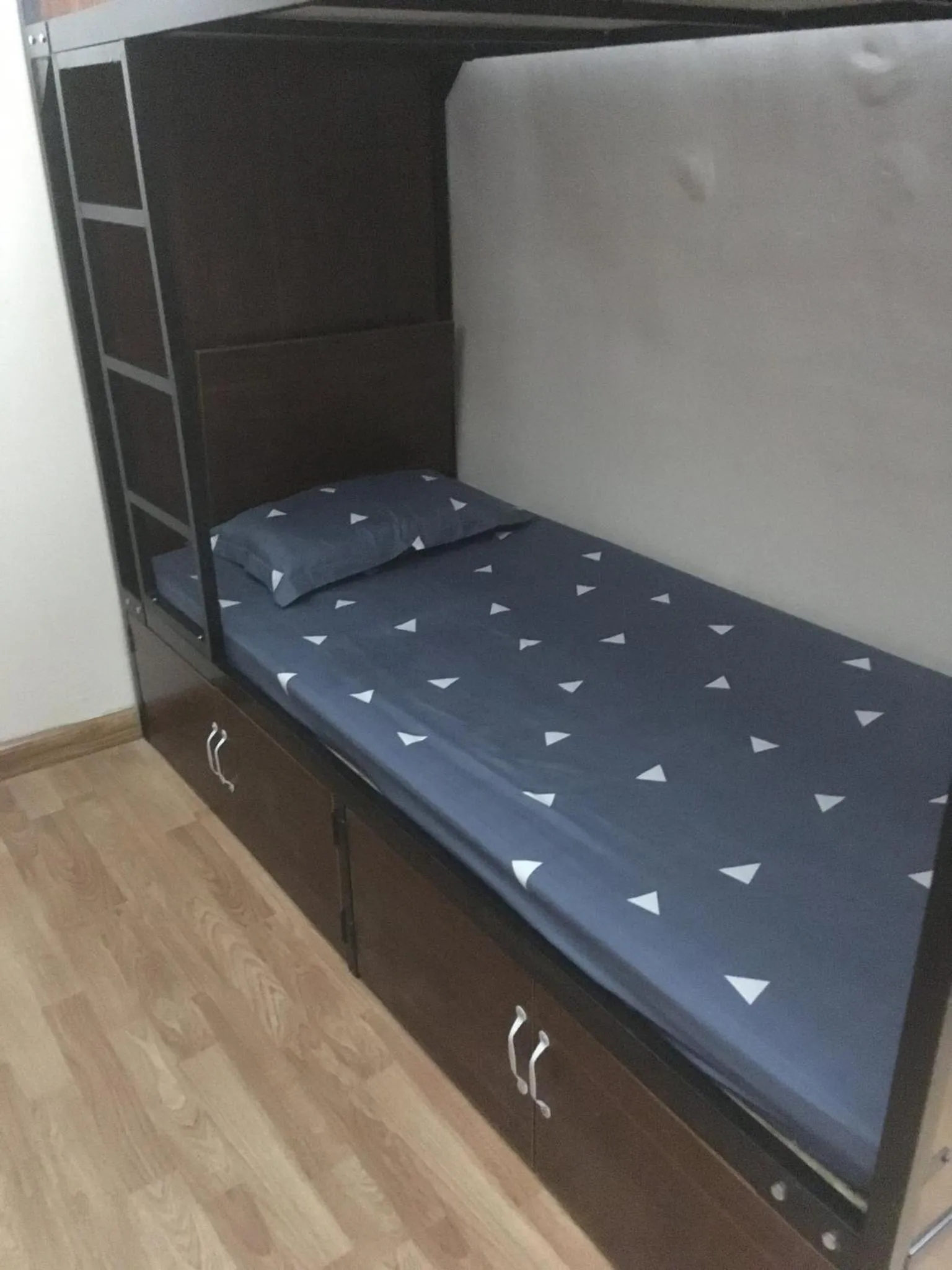 Bed in Ubuntu Hostel and Tour