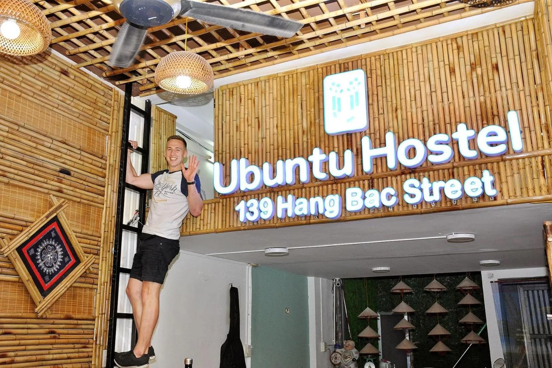 Ubuntu Hostel and Tour