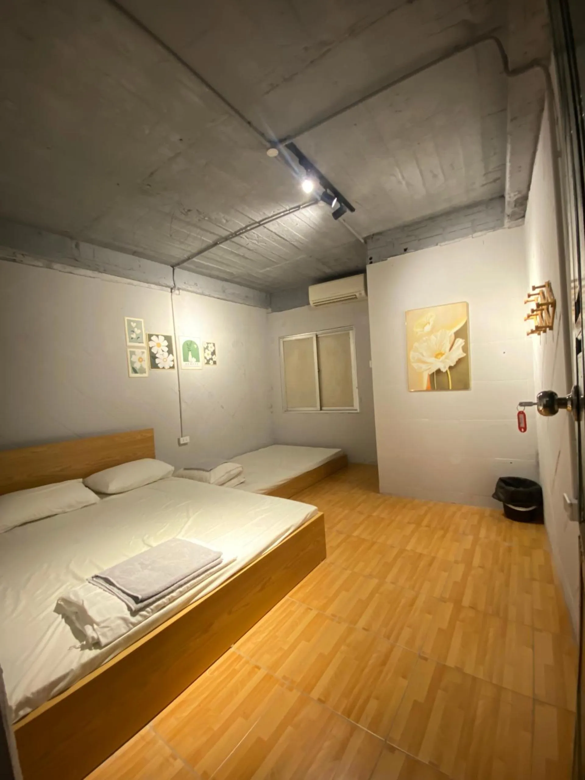 Bed in Ubuntu Hostel and Tour