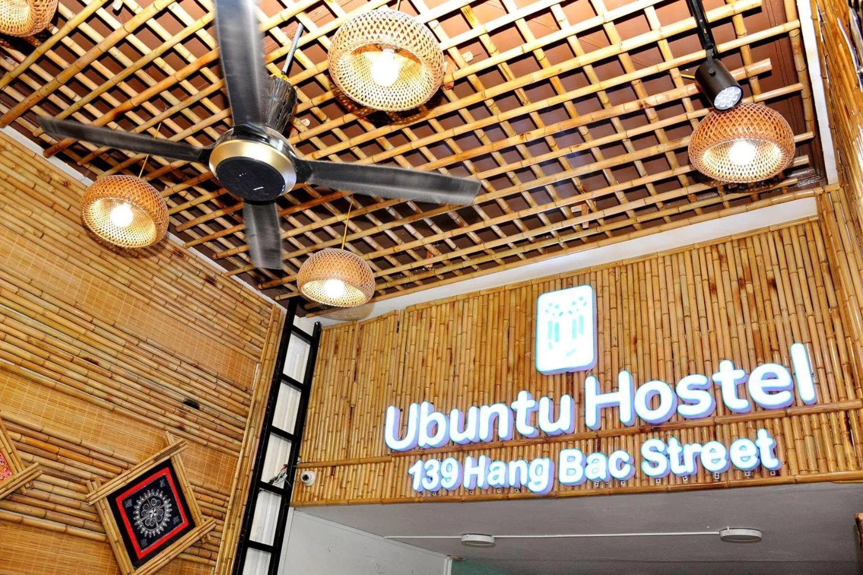 Ubuntu Hostel and Tour