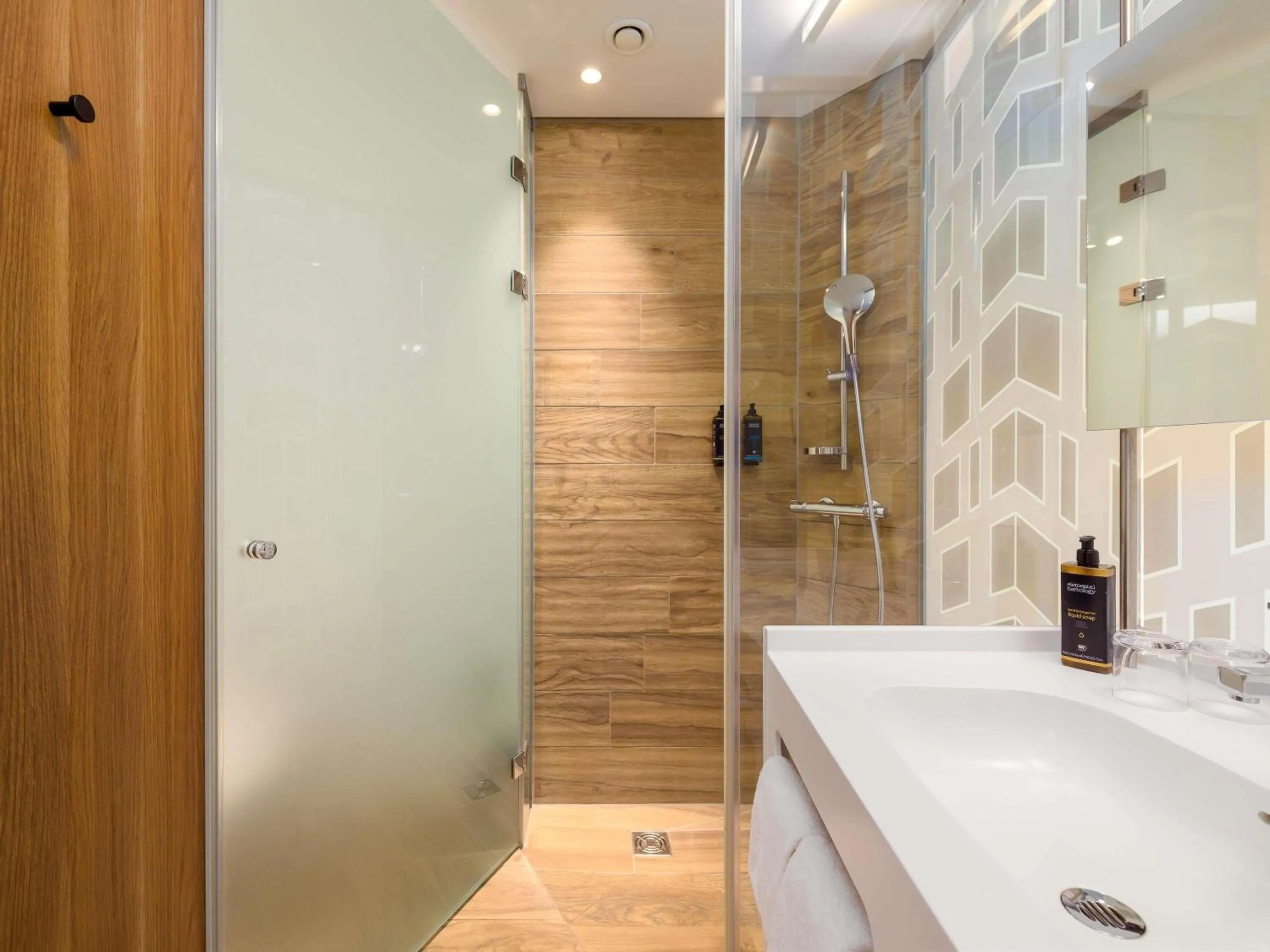 Bedroom in Mercure Zürich City