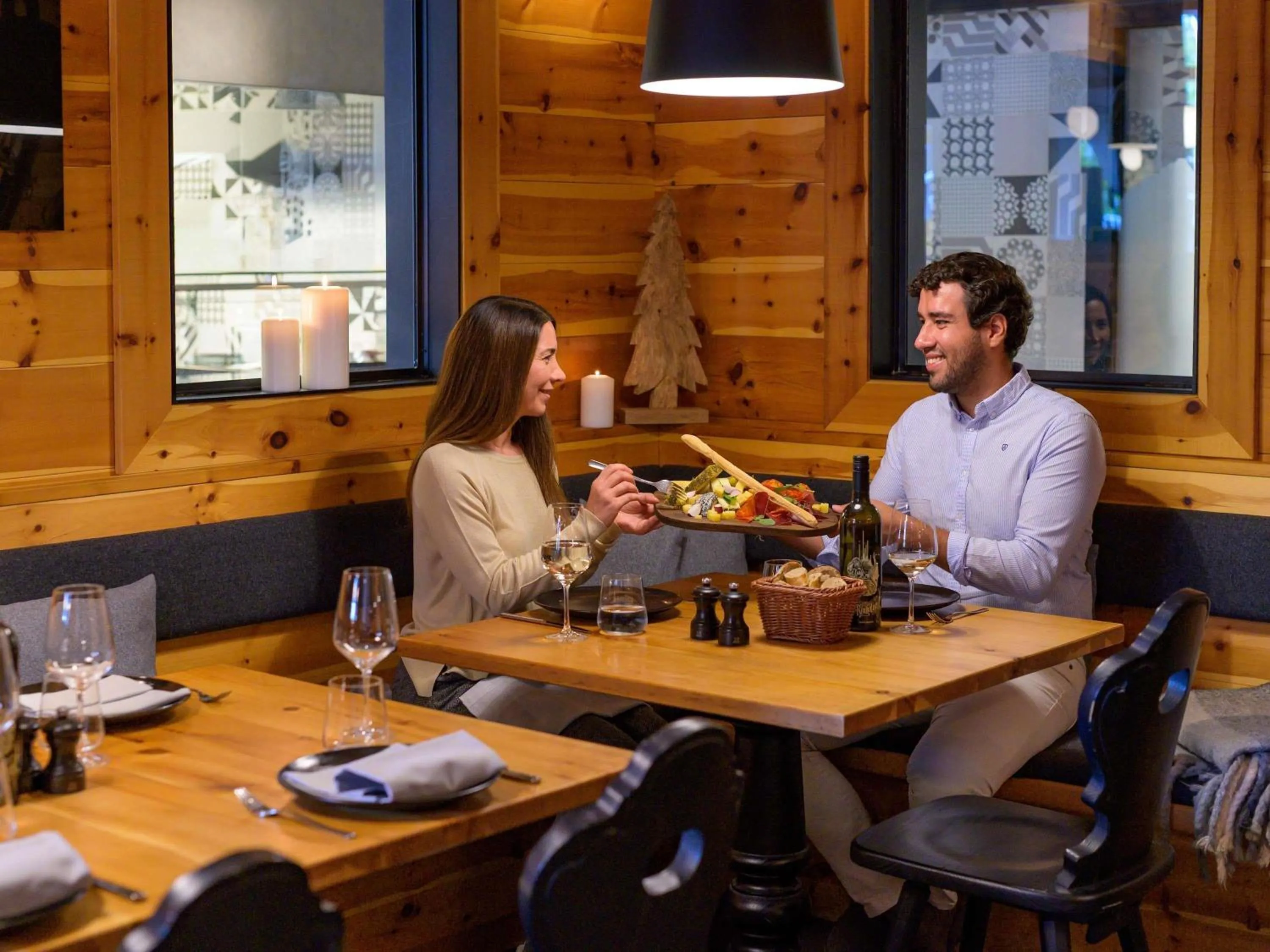 Restaurant/places to eat in Mercure Zürich City