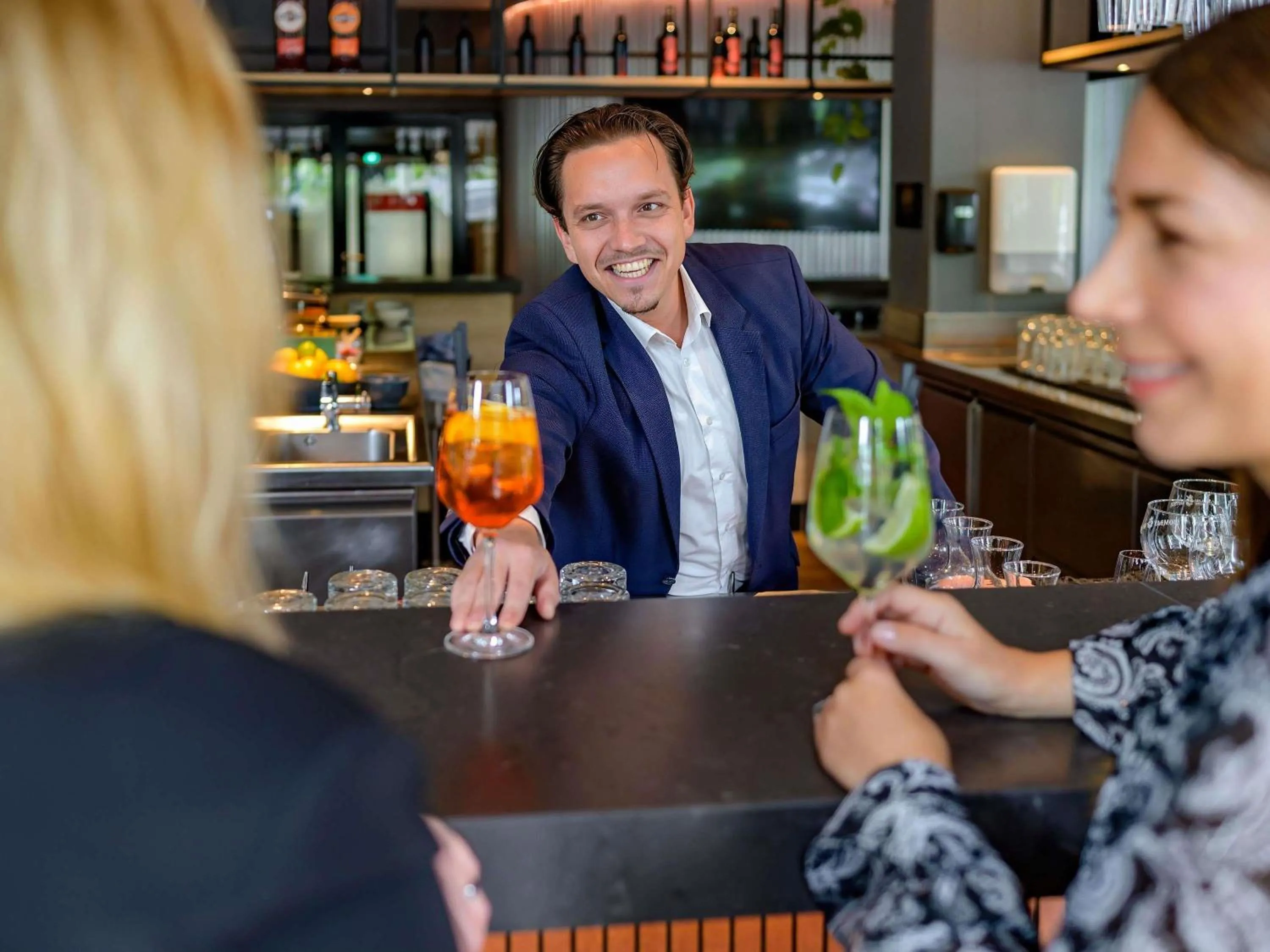 Lounge or bar in Mercure Zürich City