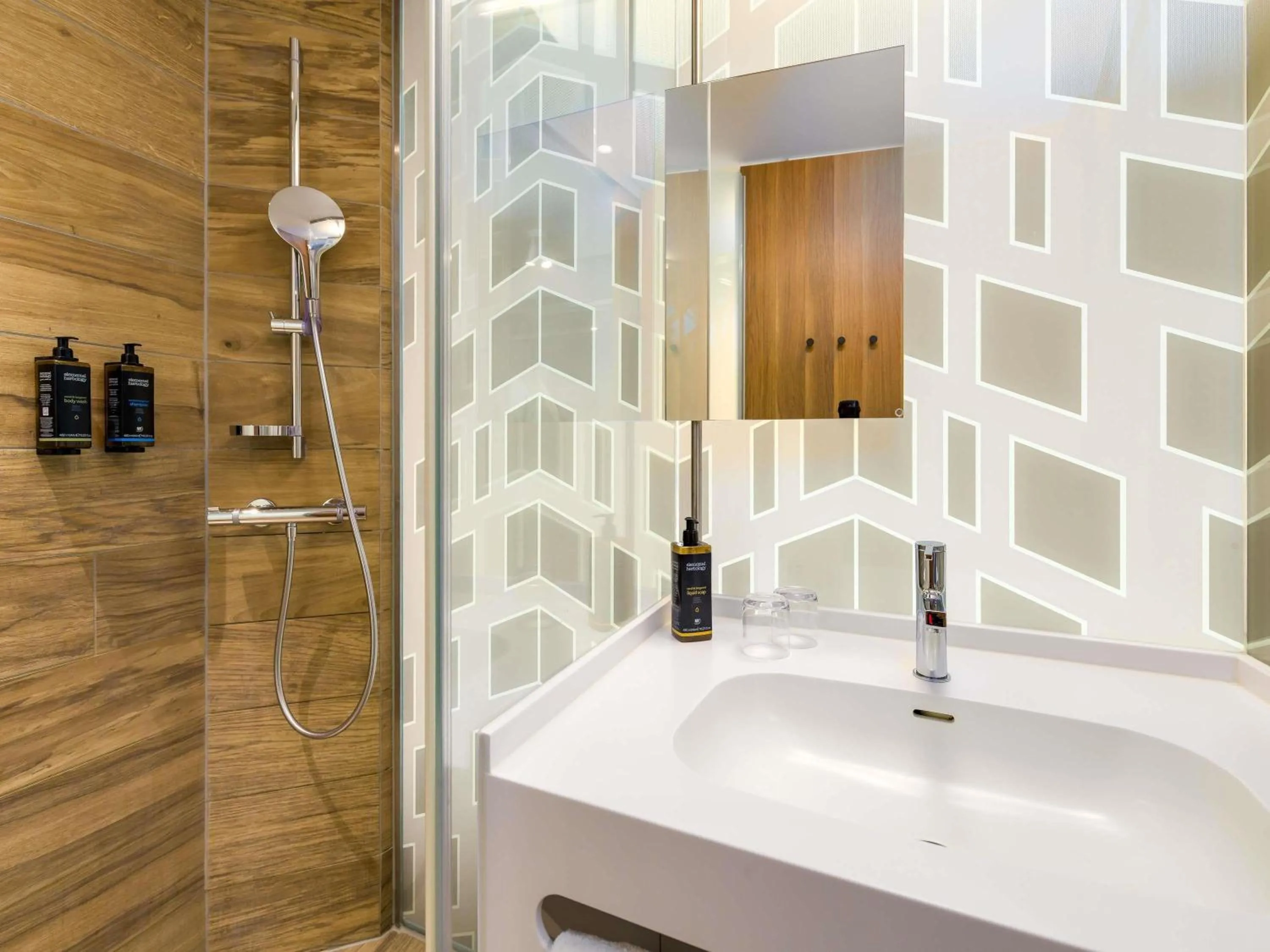 Bedroom in Mercure Zürich City