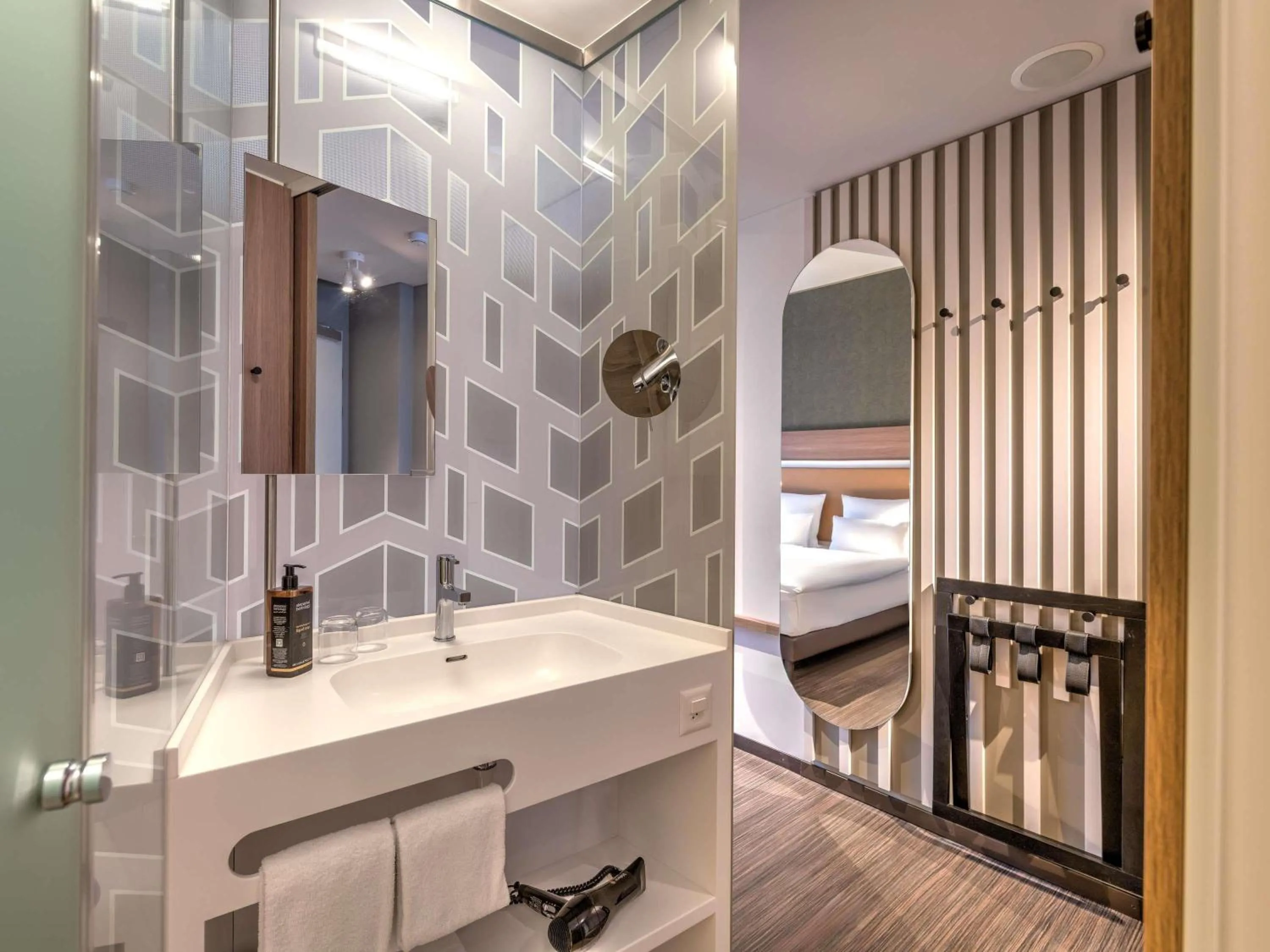 Bedroom in Mercure Zürich City